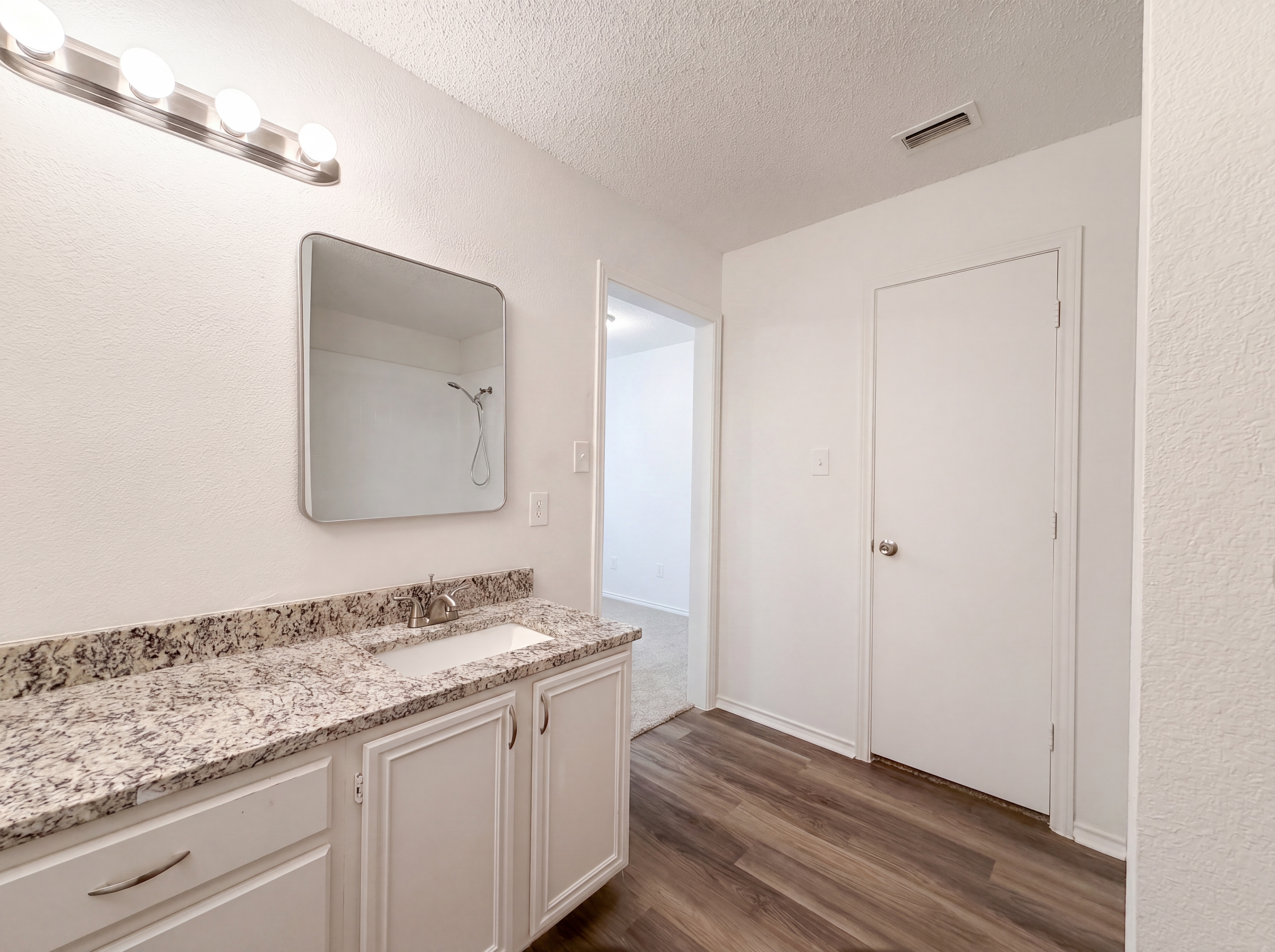 Photo 12 of 19 of 3628 Riverhead Dr, Arlington, TX