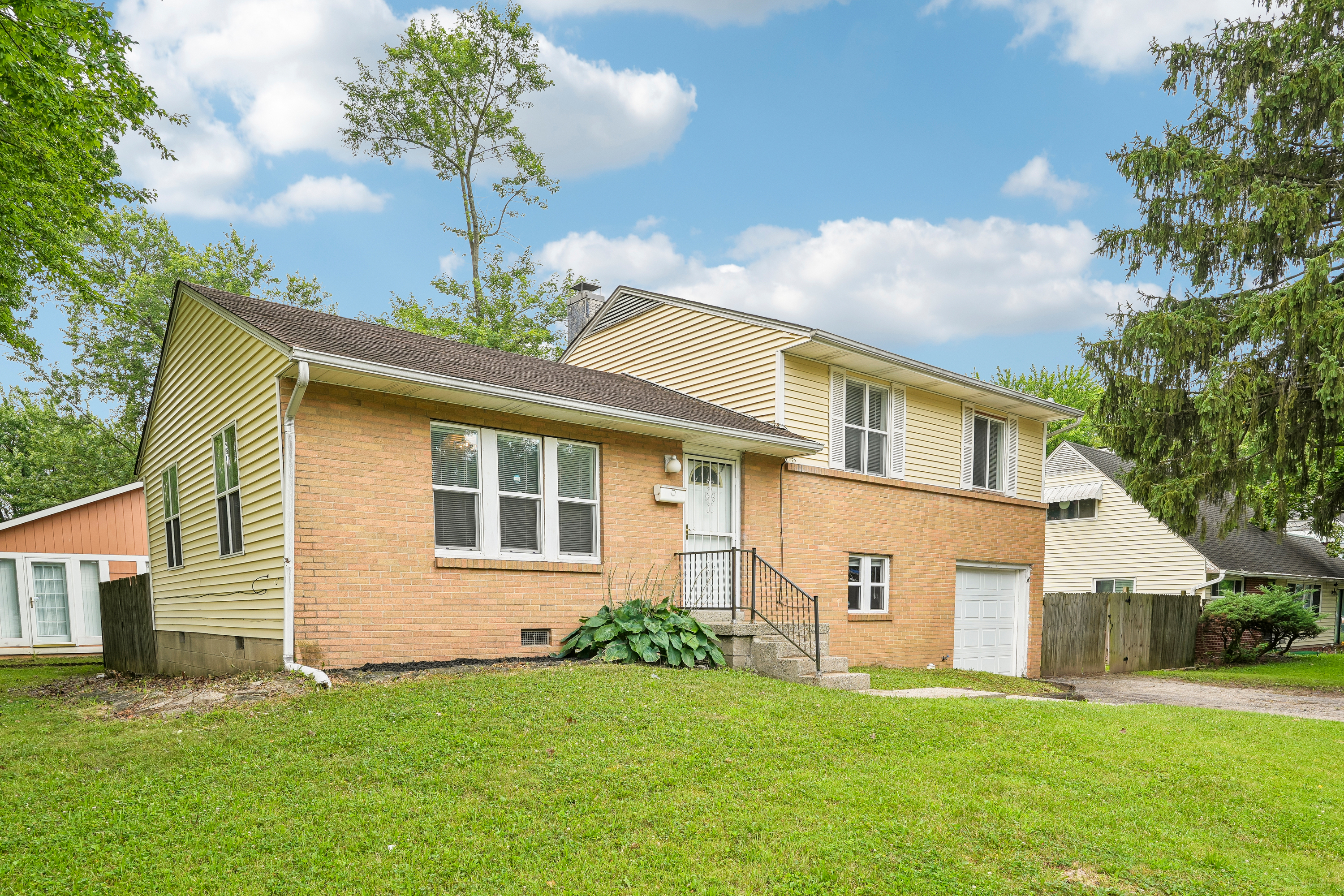 Photo 9 of 49 of 6147 E 40th St, Indianapolis, IN