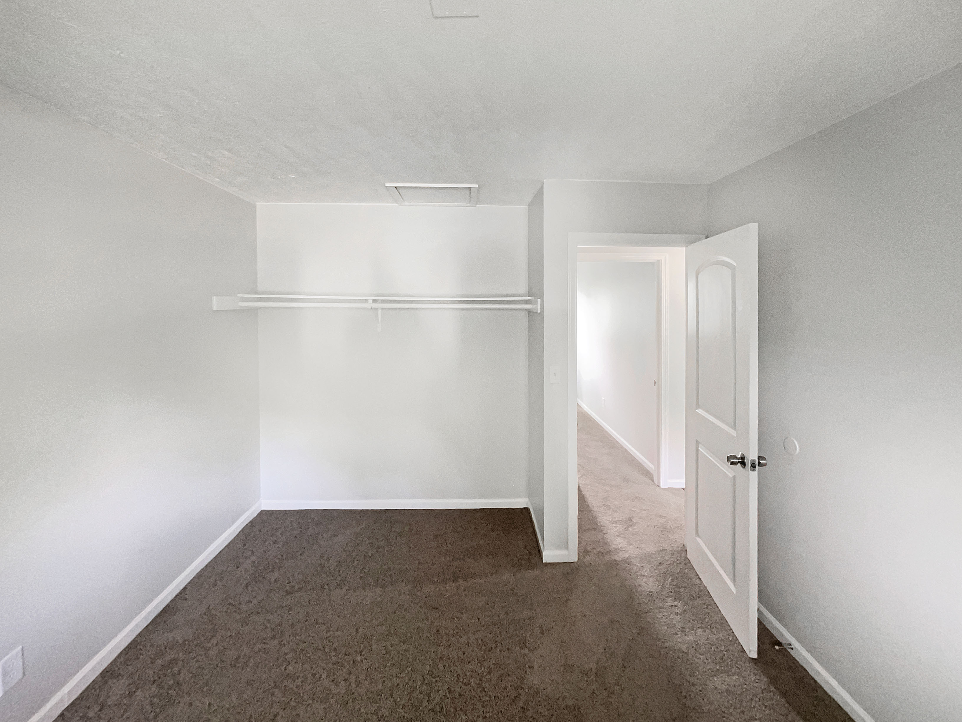 Photo 10 of 19 of 5391 Newport Rd, Columbus, OH