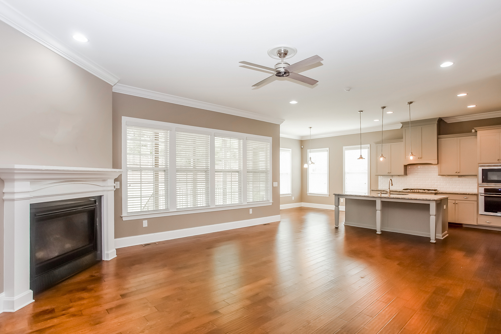 Photo 7 of 37 of 205 N Centurion Ln, Mount Holly, NC