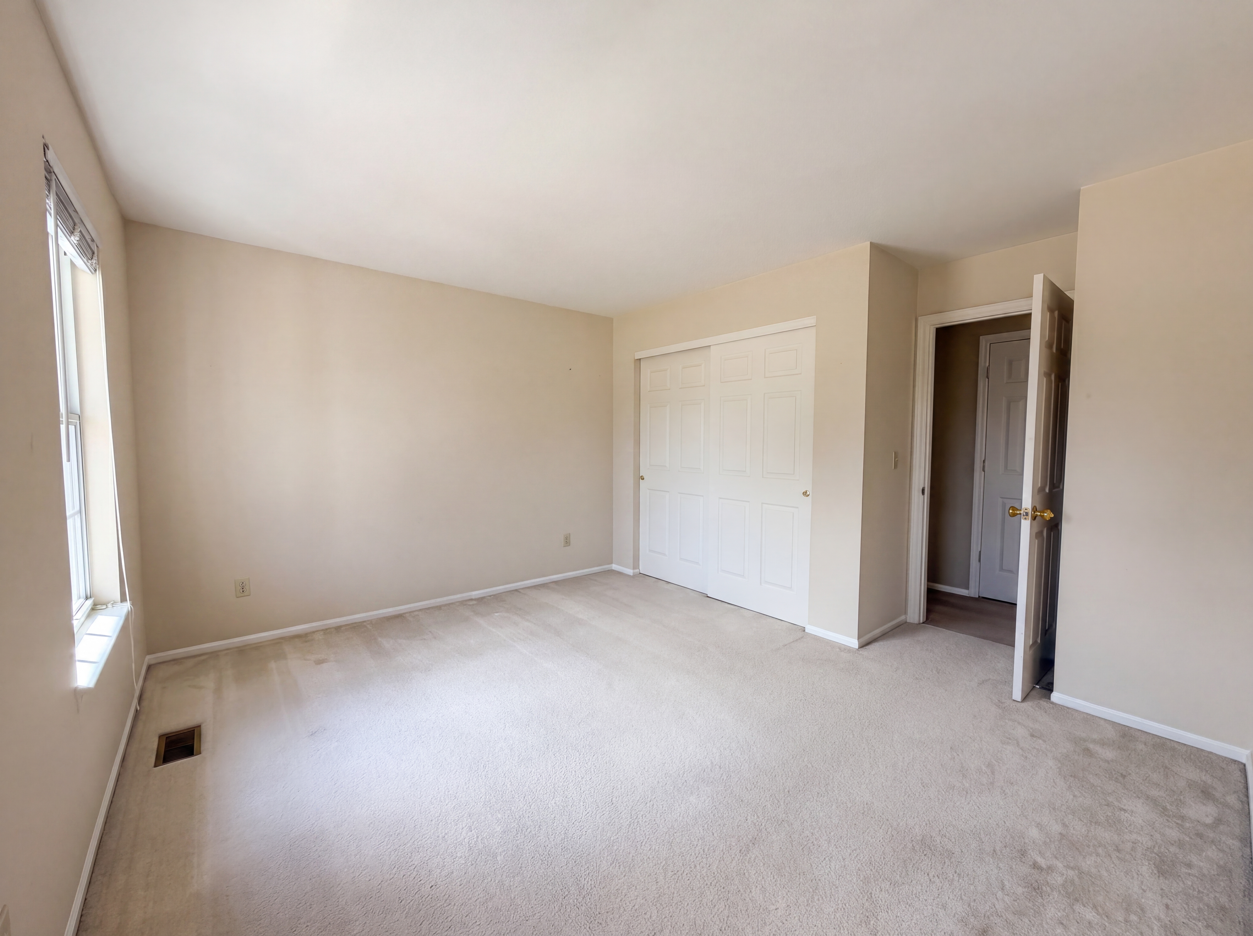 Photo 21 of 33 of 1311 Norwood Hills Dr, O Fallon, MO