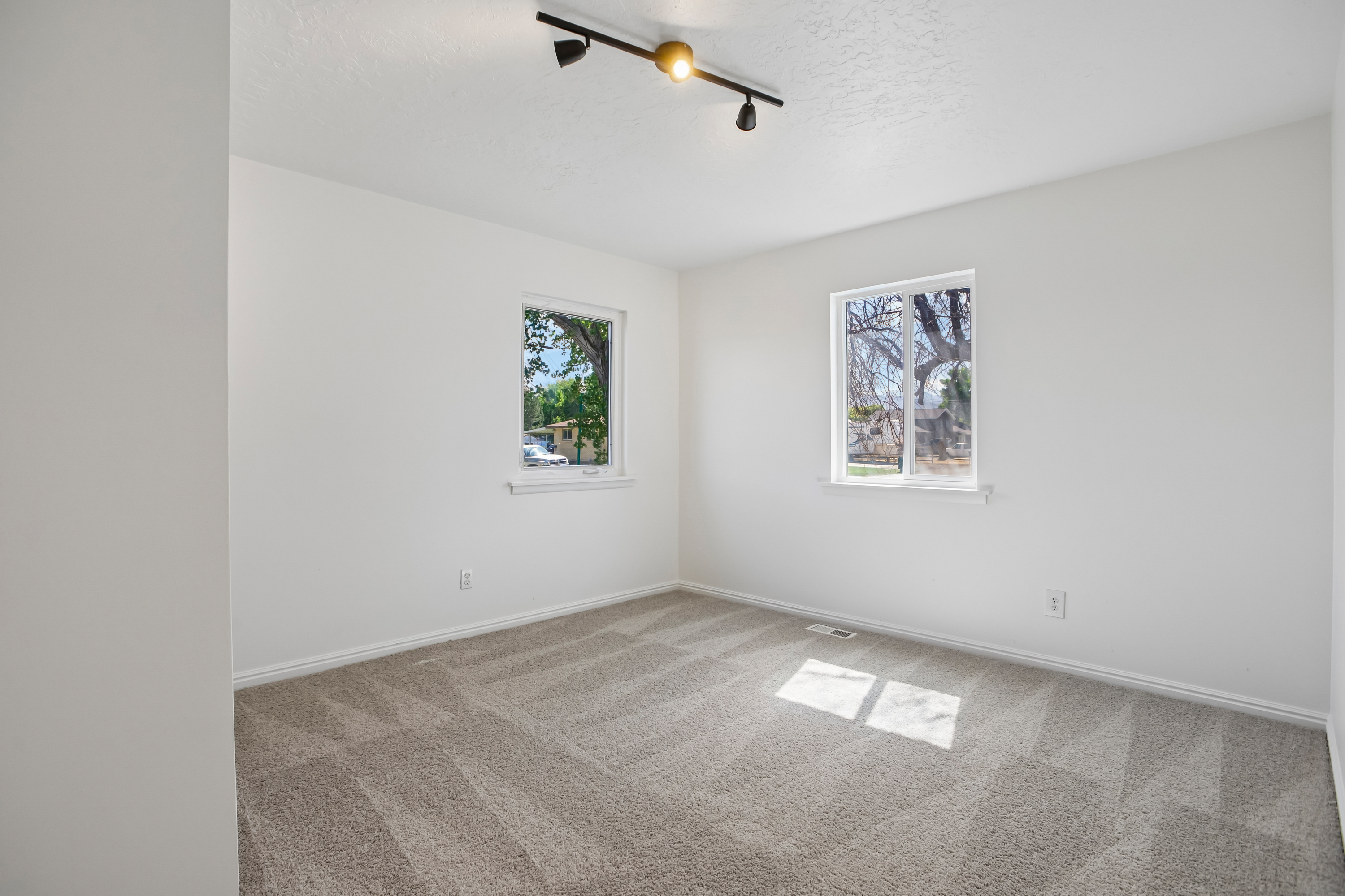 Photo 17 of 35 of 13235 S 2120 W, Riverton, UT