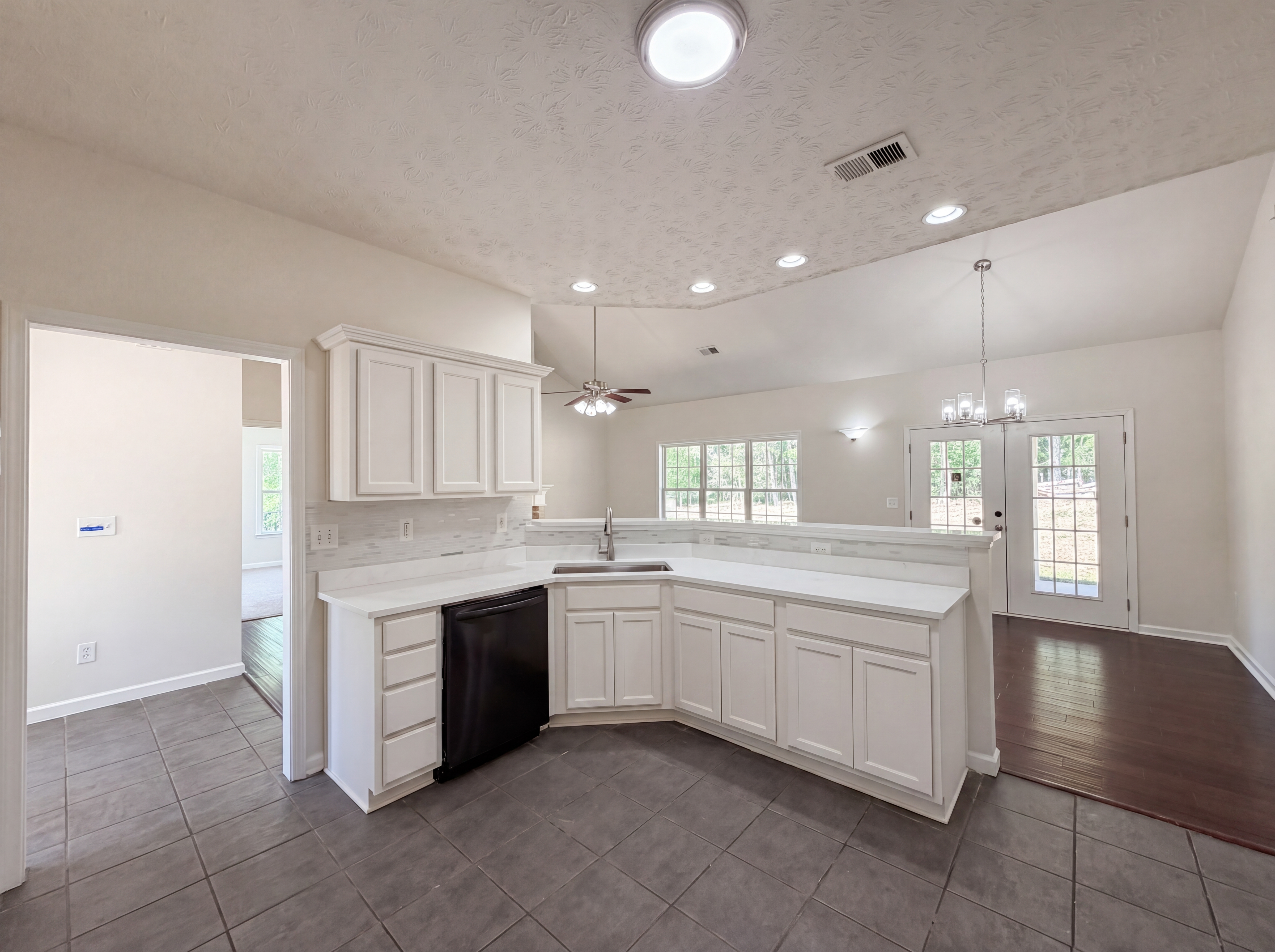 Photo 6 of 26 of 130 White Acres Dr, Stockbridge, GA