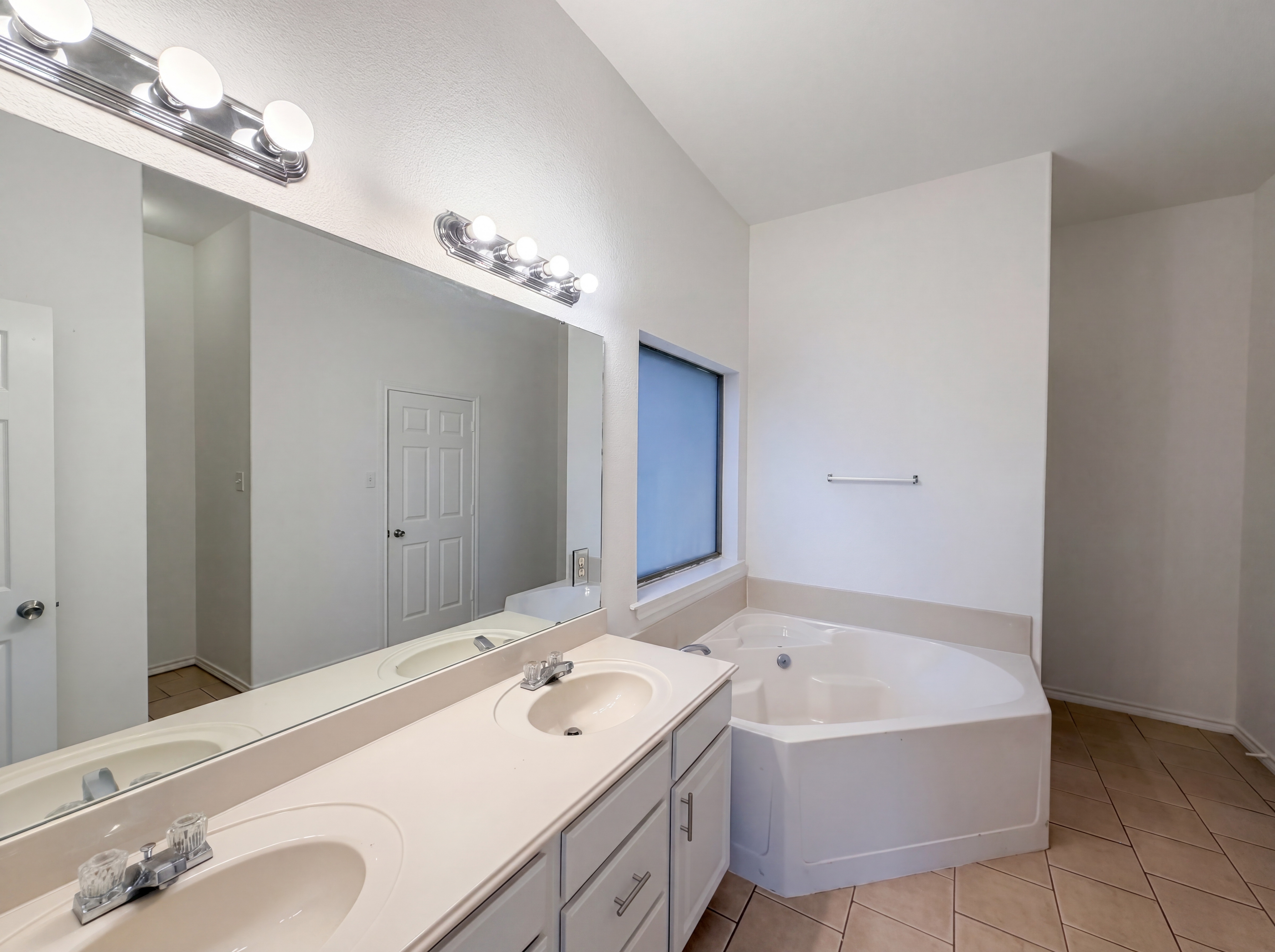 Photo 11 of 20 of 4617 Deal Dr, Fort Worth, TX