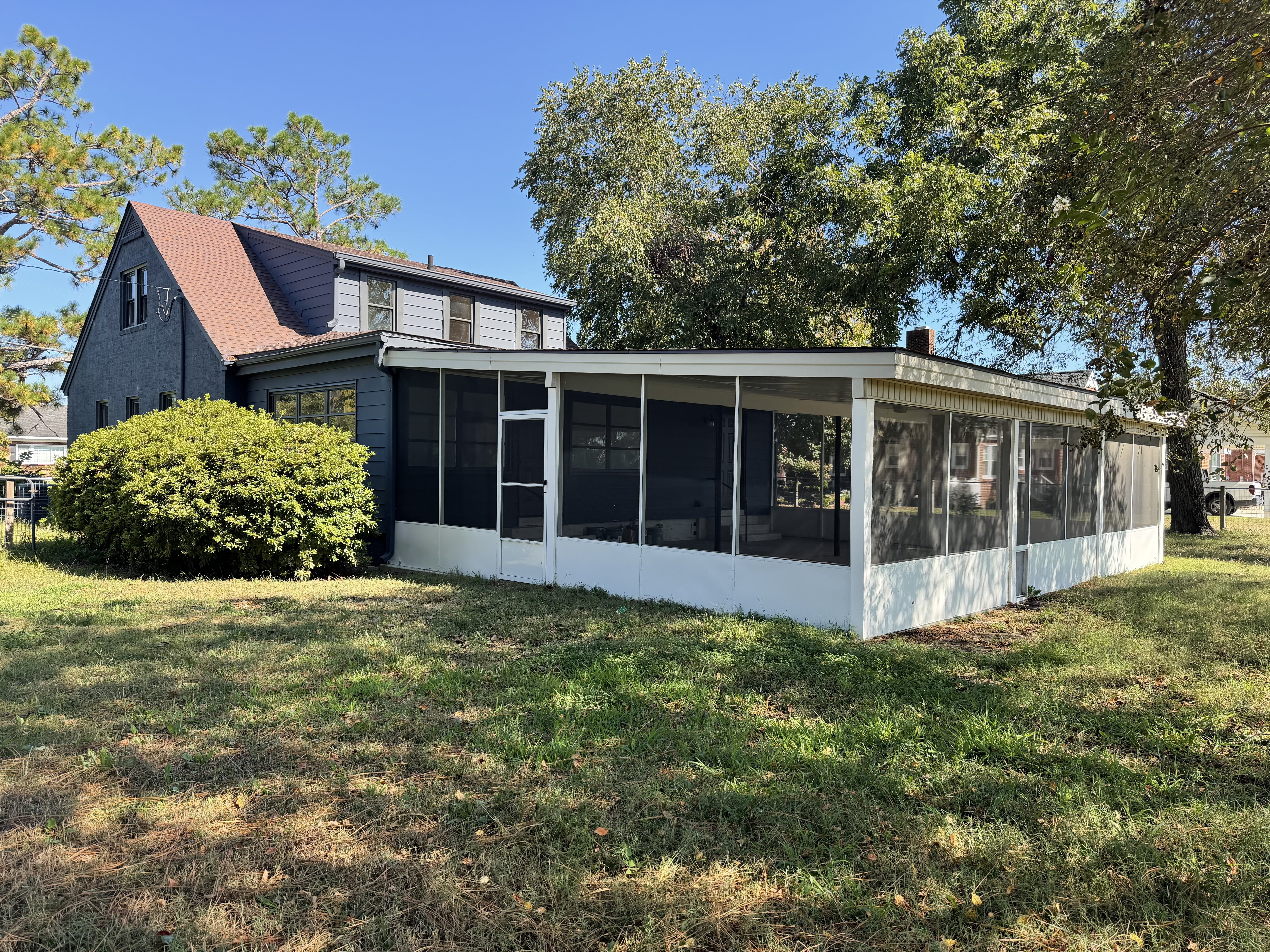 Photo 6 of 29 of 306 Fayetteville St, Newton Grove, NC