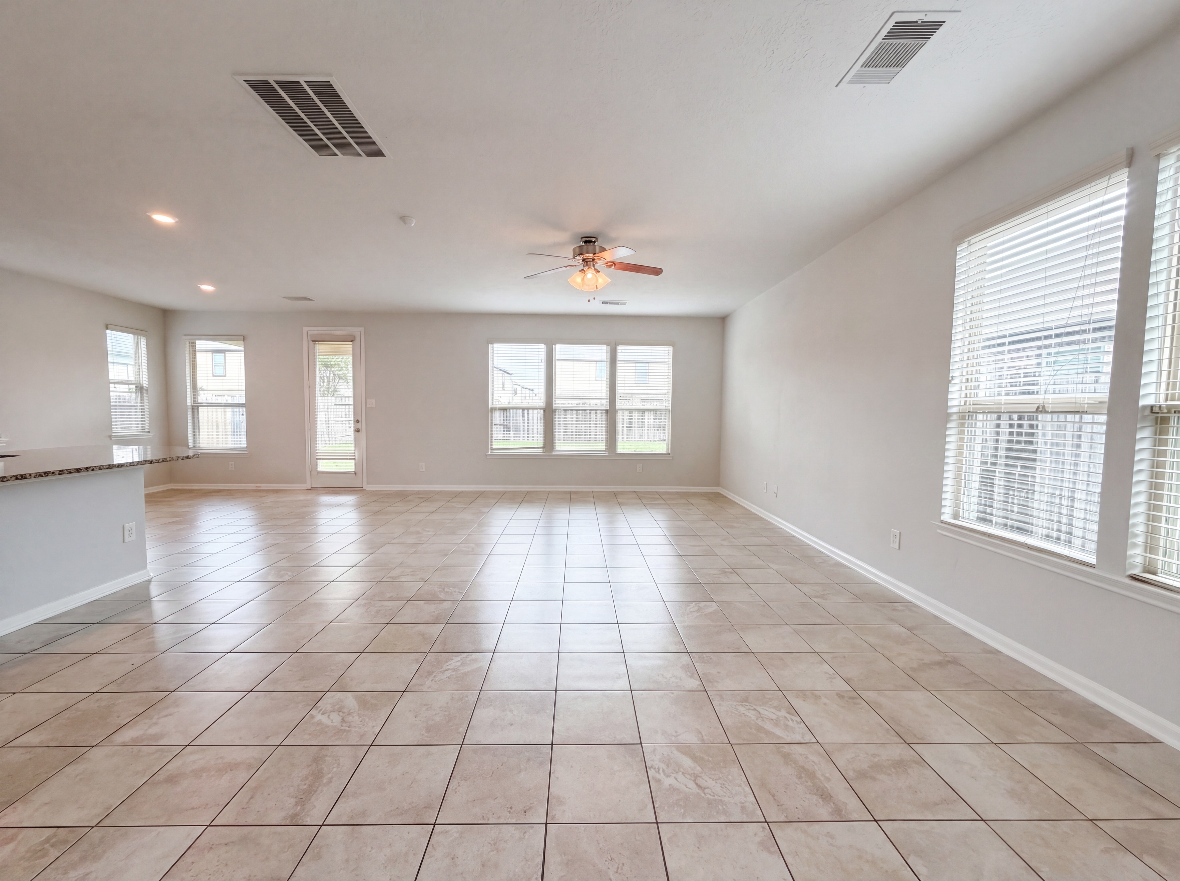 Photo 7 of 24 of 4022 Lake Cypress Cir, Houston, TX