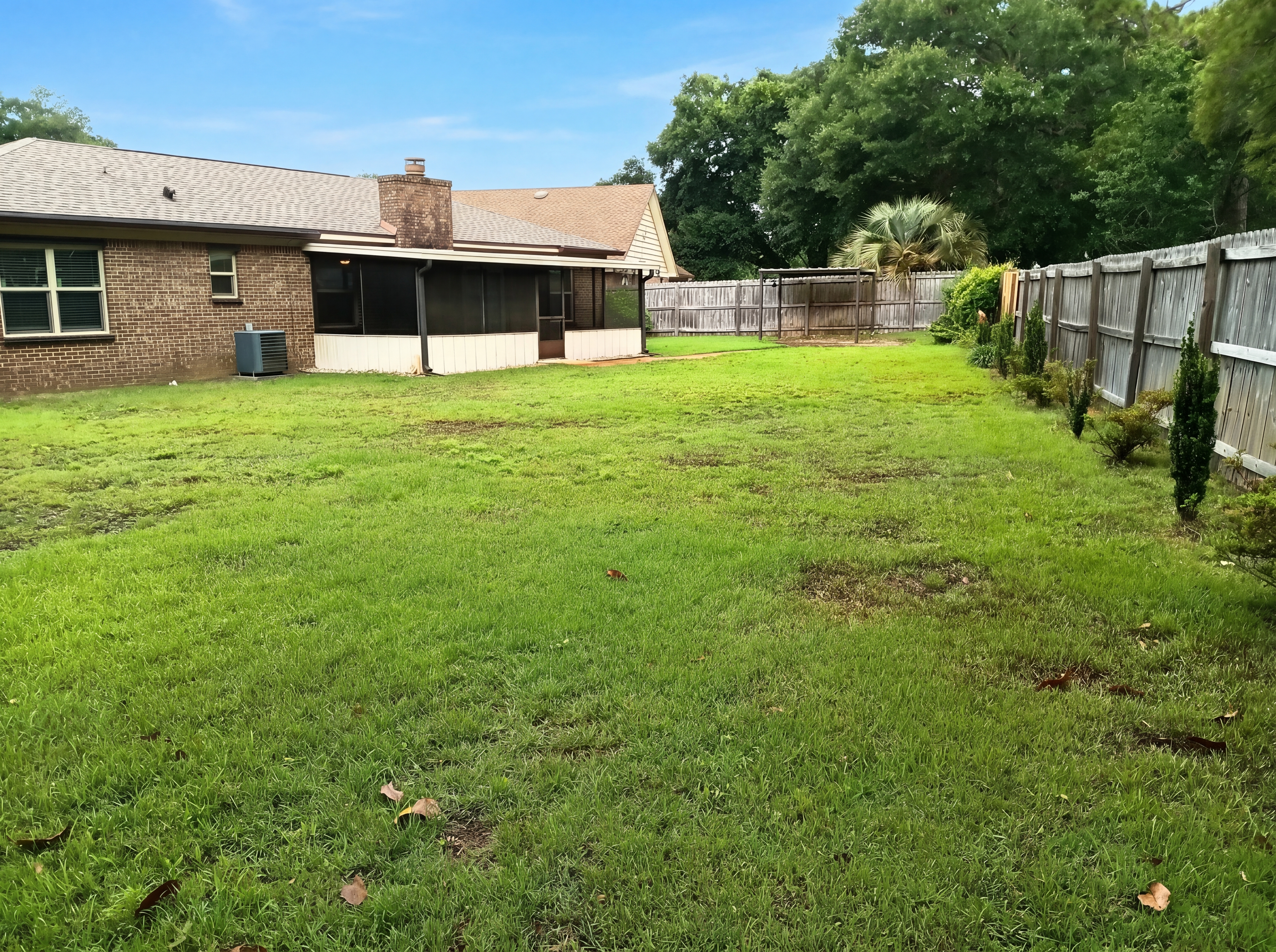 Photo 5 of 22 of 7889 Bay Meadows Dr, Pensacola, FL