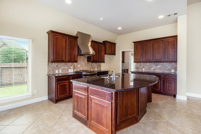 Photo 4 of 17 - 6433 Delta Crossing Ct, Rosenberg, TX 77471