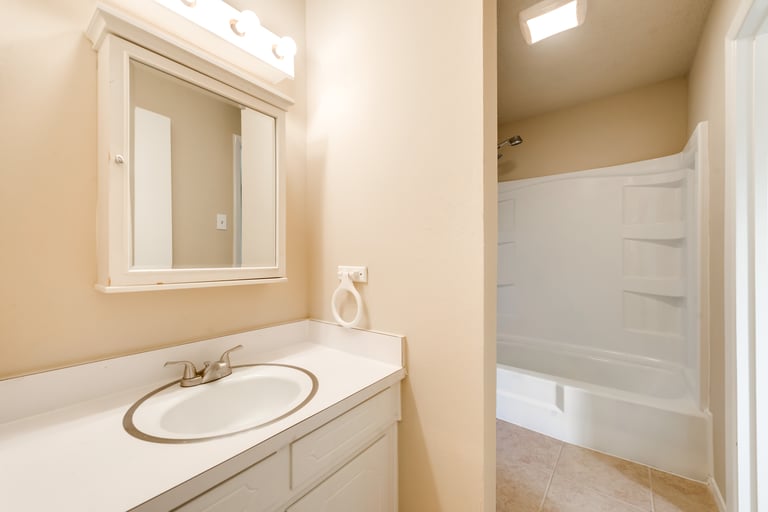 Photo 14 of 20 - 5201 Cloyce Ct, North Richland Hills, TX 76180