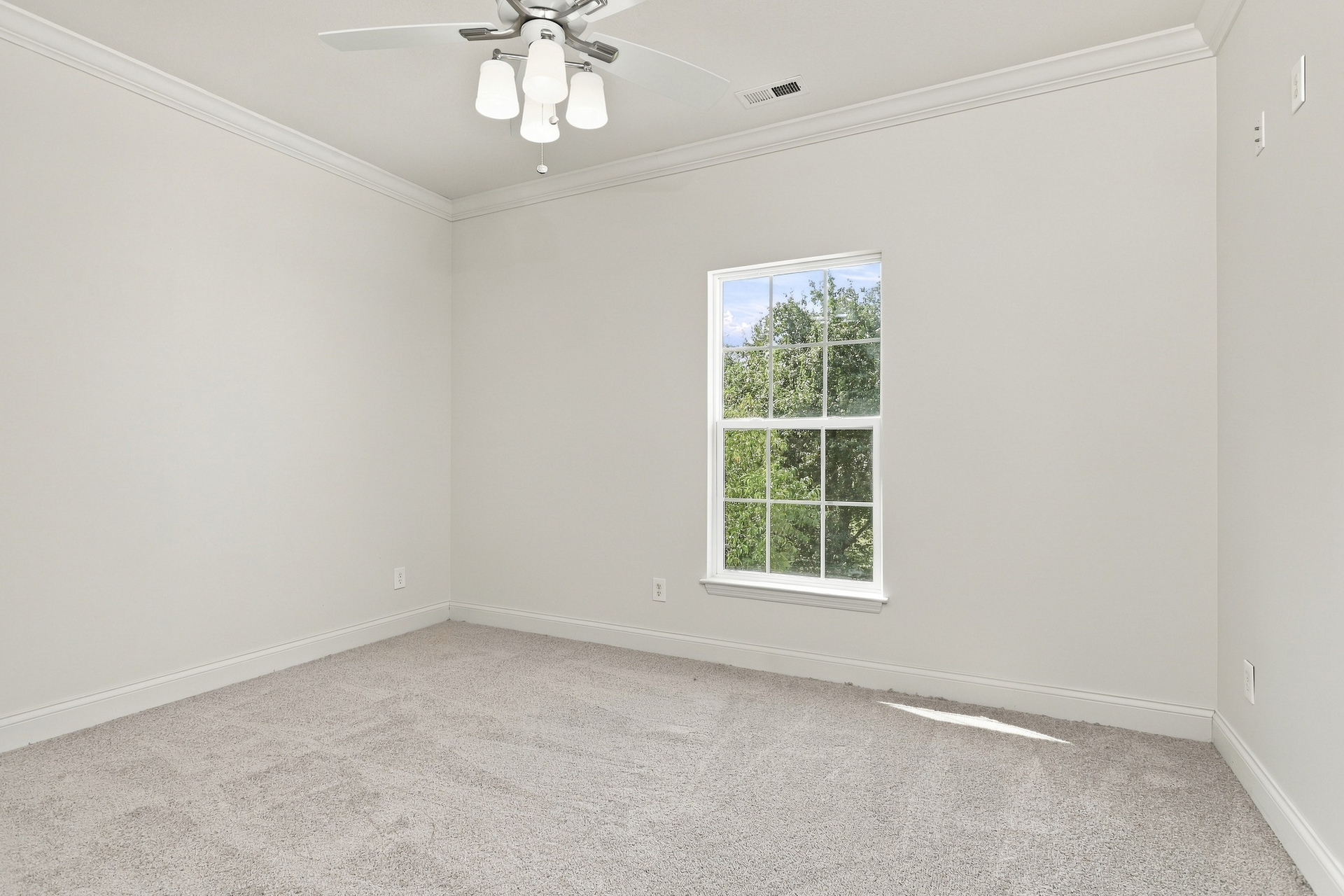 Photo 12 of 23 of 2433 Misty Ridge Dr, Lenoir City, TN