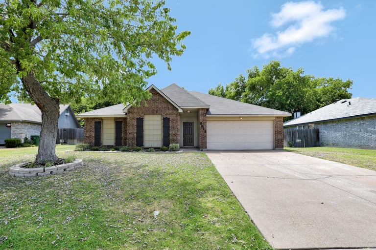 Photo 22 of 22 - 6312 Brookmont Ct, Arlington, TX 76018