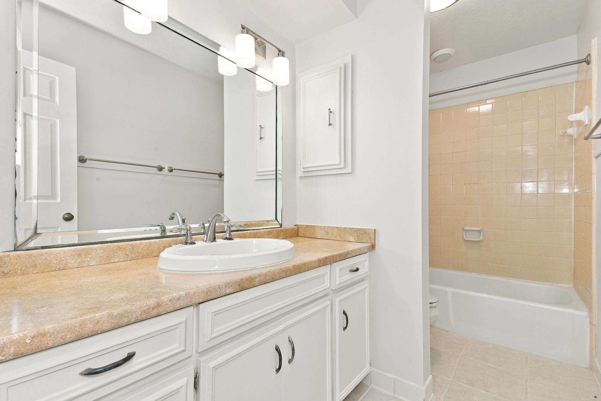 Photo 14 of 20 of 4303 Castlewood Pkwy, Columbus, GA