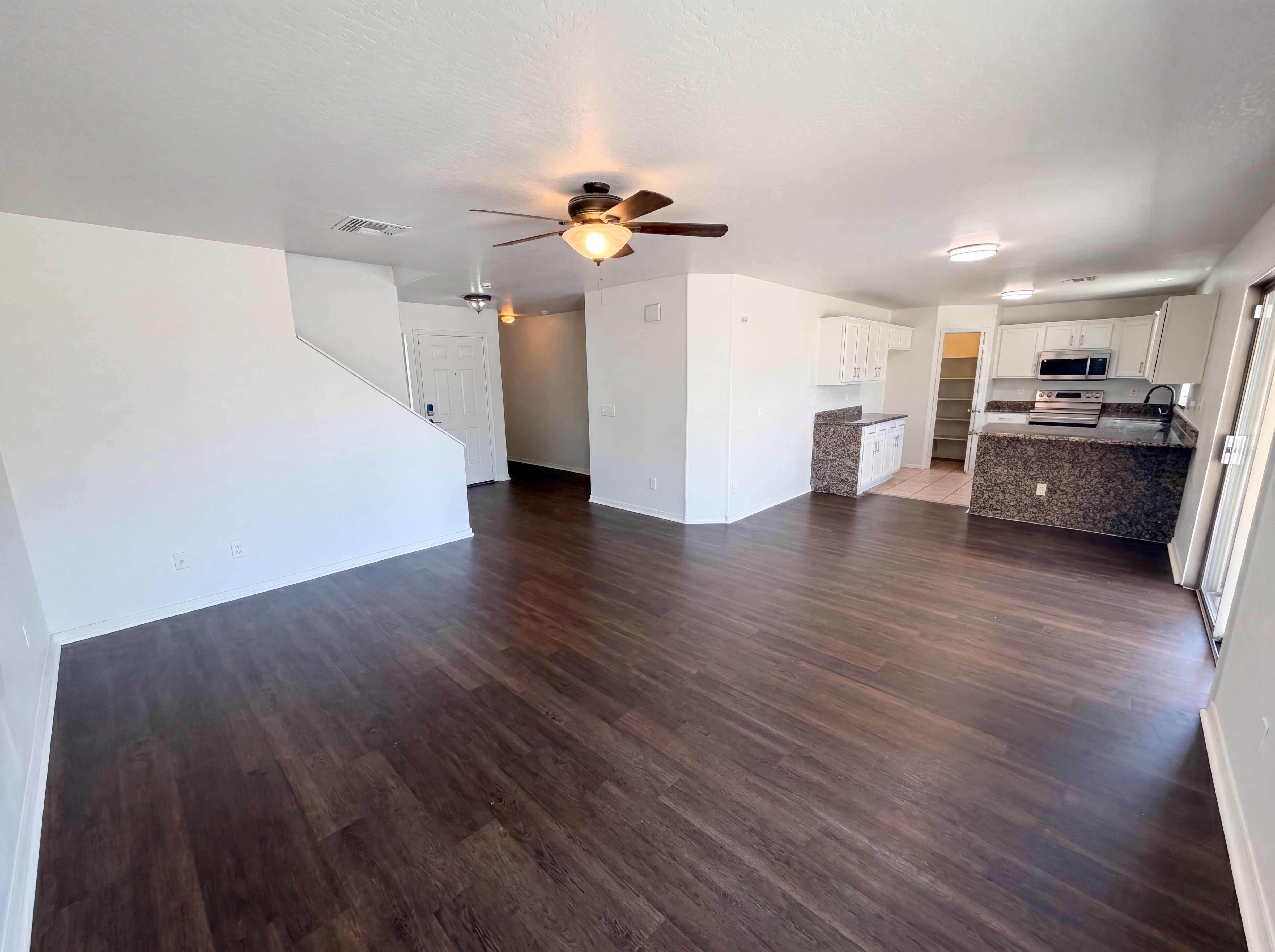 Photo 3 of 25 of 12421 W Windrose Dr, El Mirage, AZ