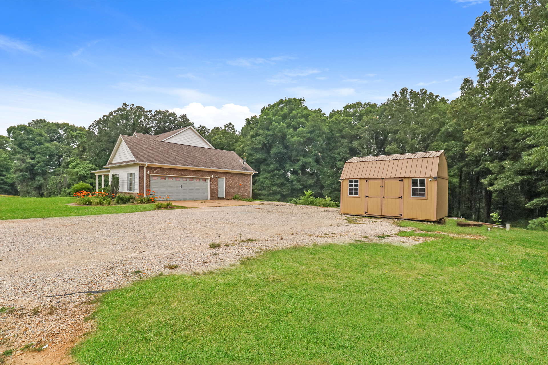 Photo 22 of 25 of 7632 Holly Springs Rd, Hernando, MS