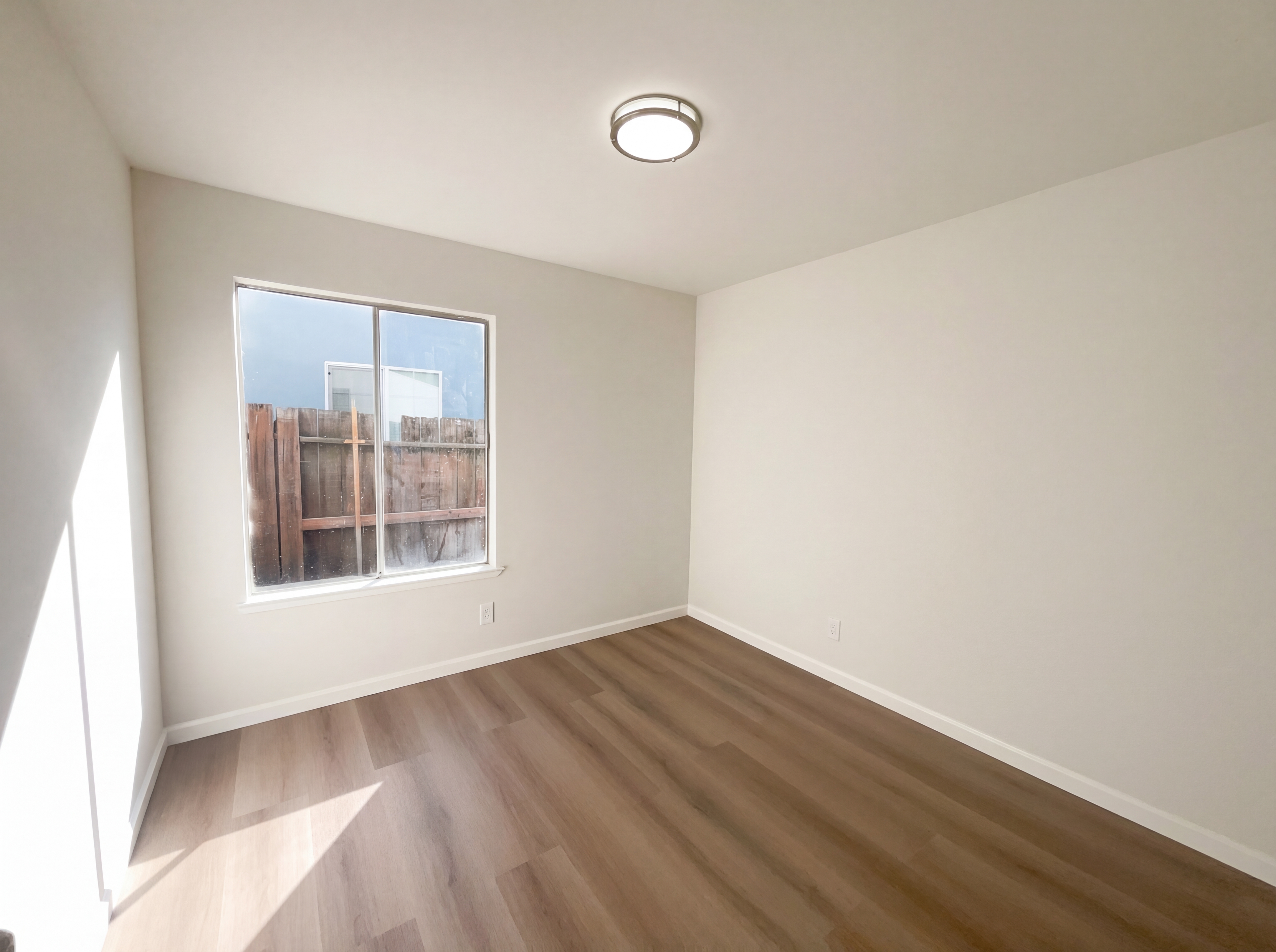 Photo 12 of 20 of 8271 Moorhaven Way, Sacramento, CA