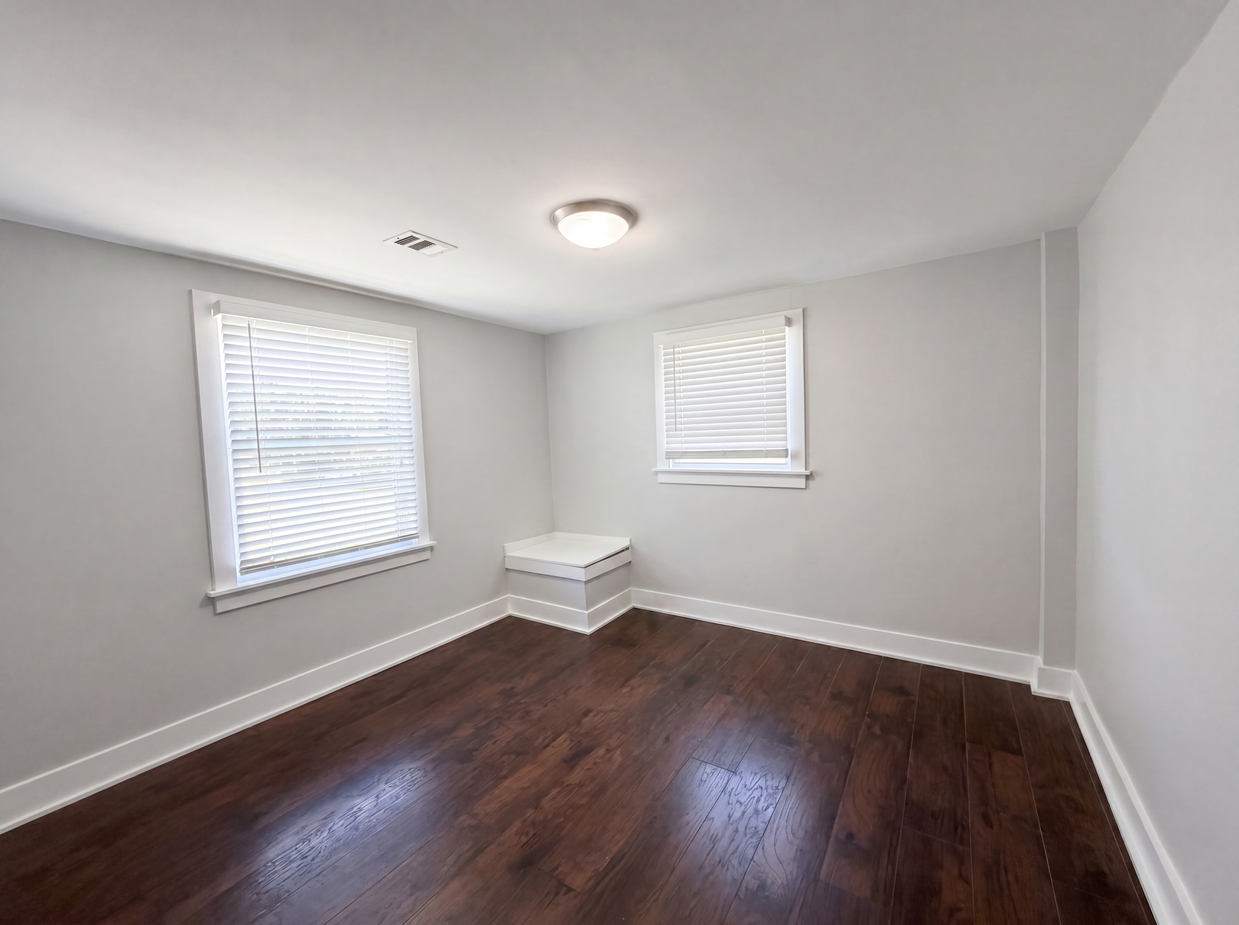 Photo 9 of 69 of 6515 Carriage Dr, Alexandria, VA