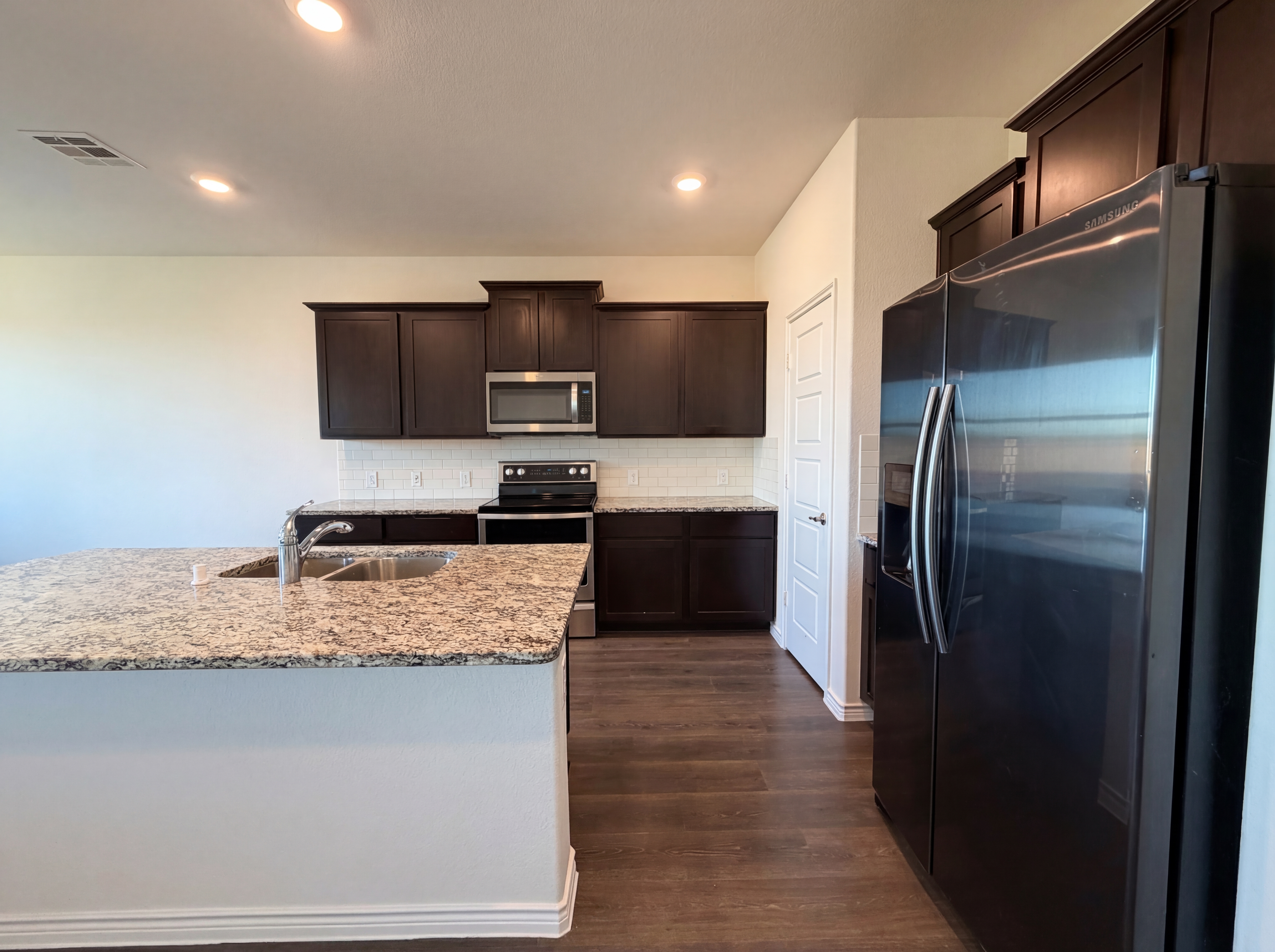 Photo 15 of 25 of 1012 Crepe Myrtle Ln, Anna, TX