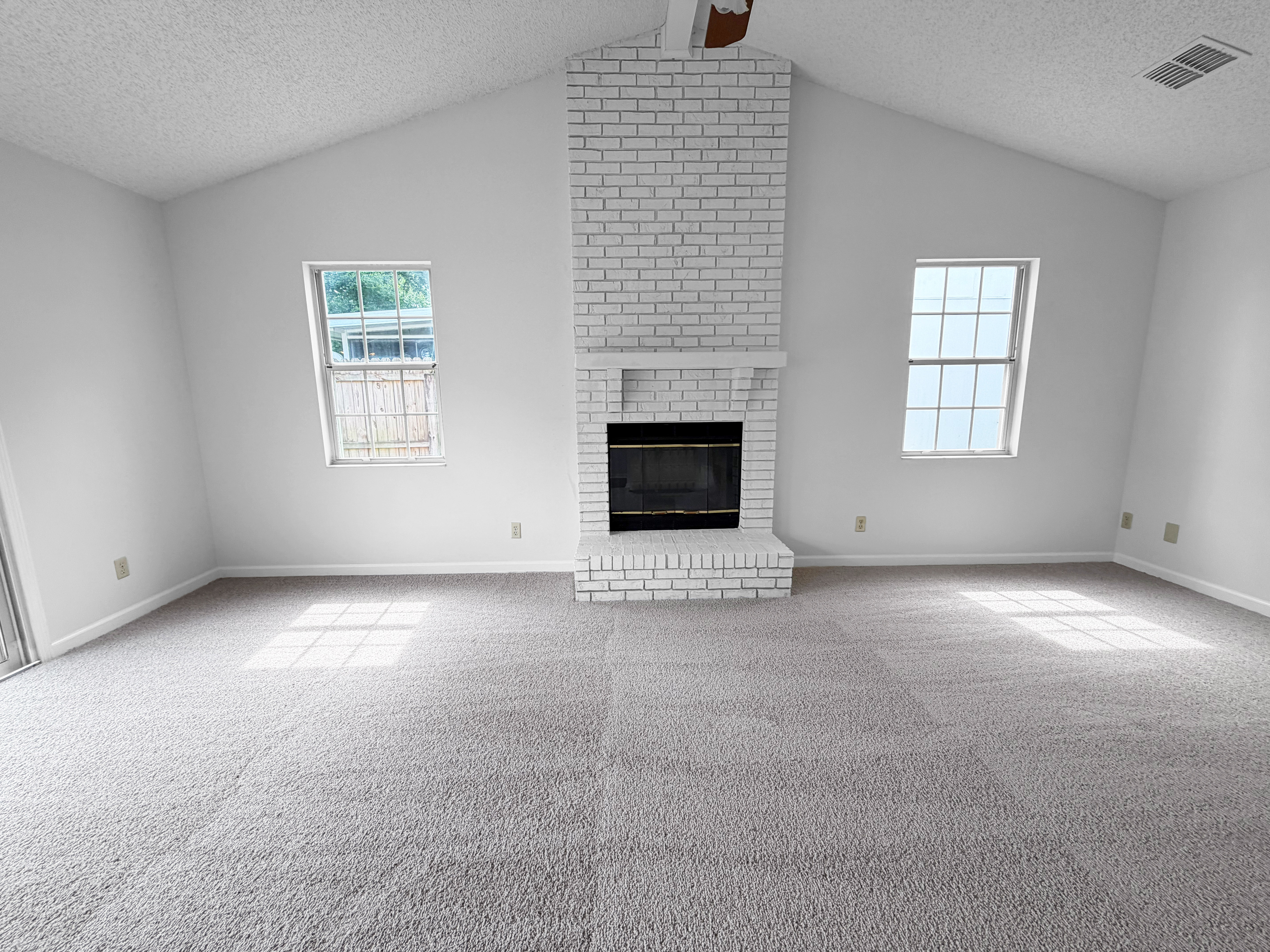 Photo 3 of 14 of 3580 Jamestown Ln, Jacksonville, FL