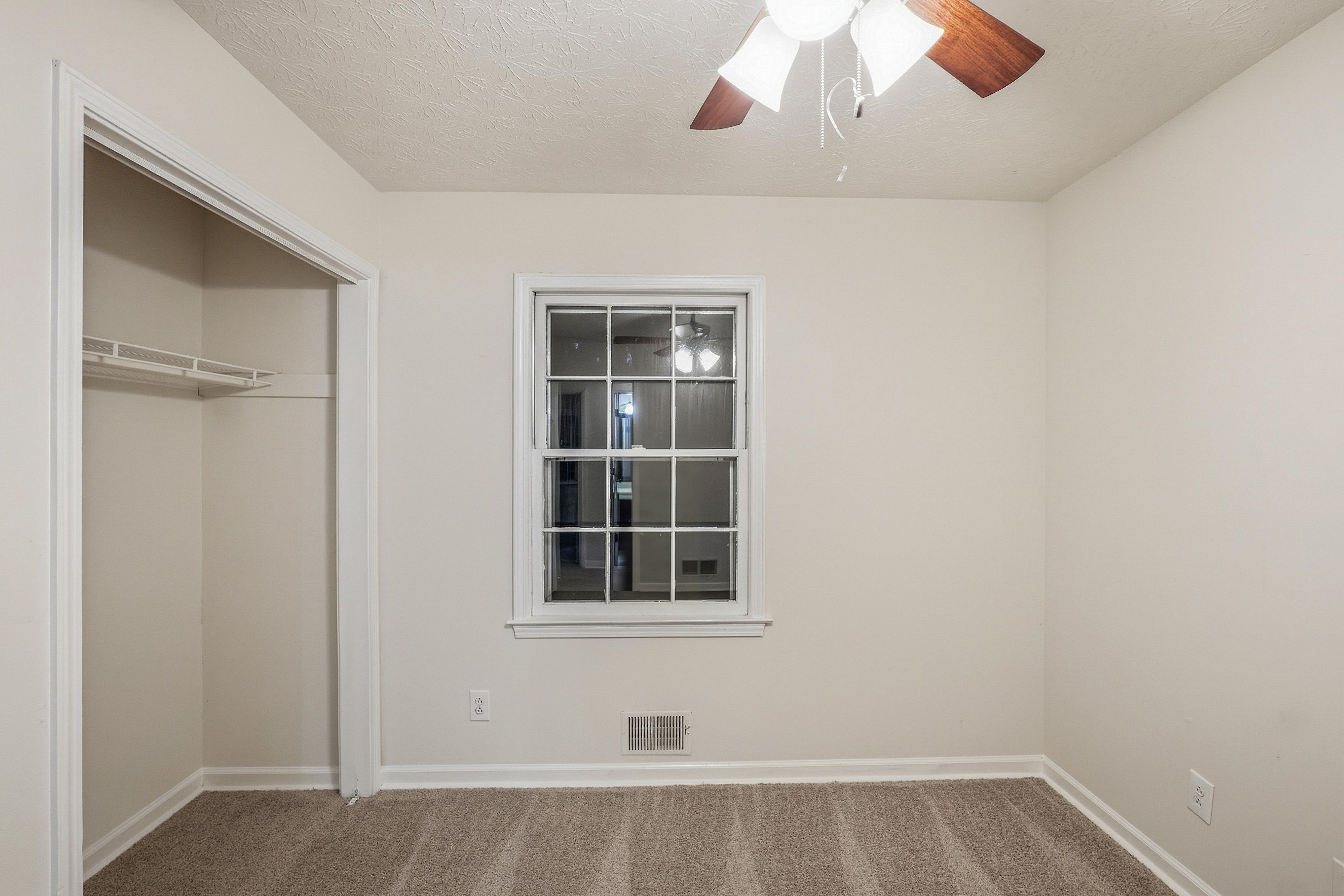 Photo 11 of 27 of 4222 King James Ct, Snellville, GA