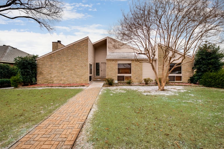 Photo 1 of 27 - 1325 Watersedge Dr, Plano, TX 75093