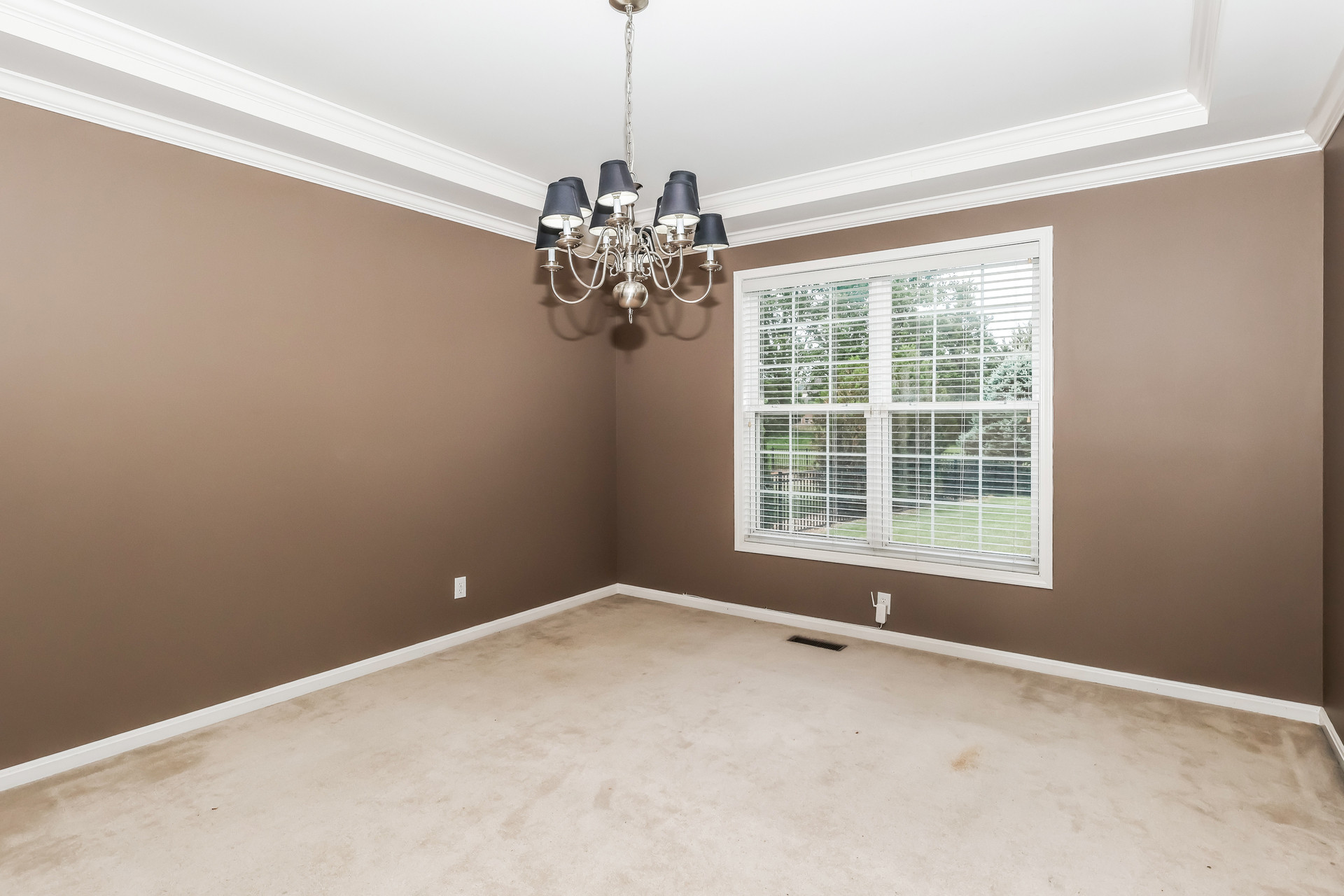 Photo 13 of 23 of 10917 Worthington Ln, Prospect, KY