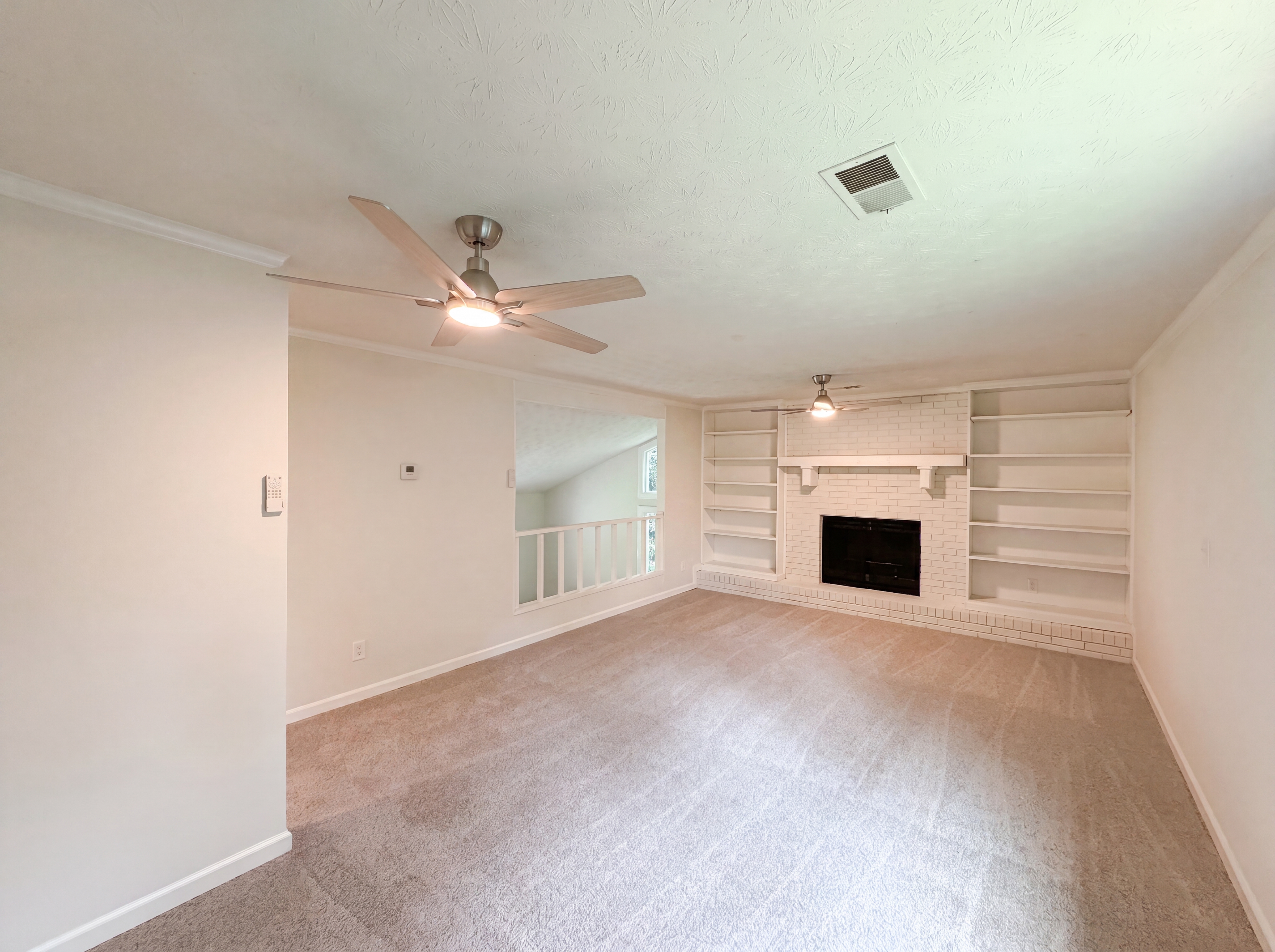 Photo 3 of 31 of 6486 Lynndale Ln, Morrow, GA