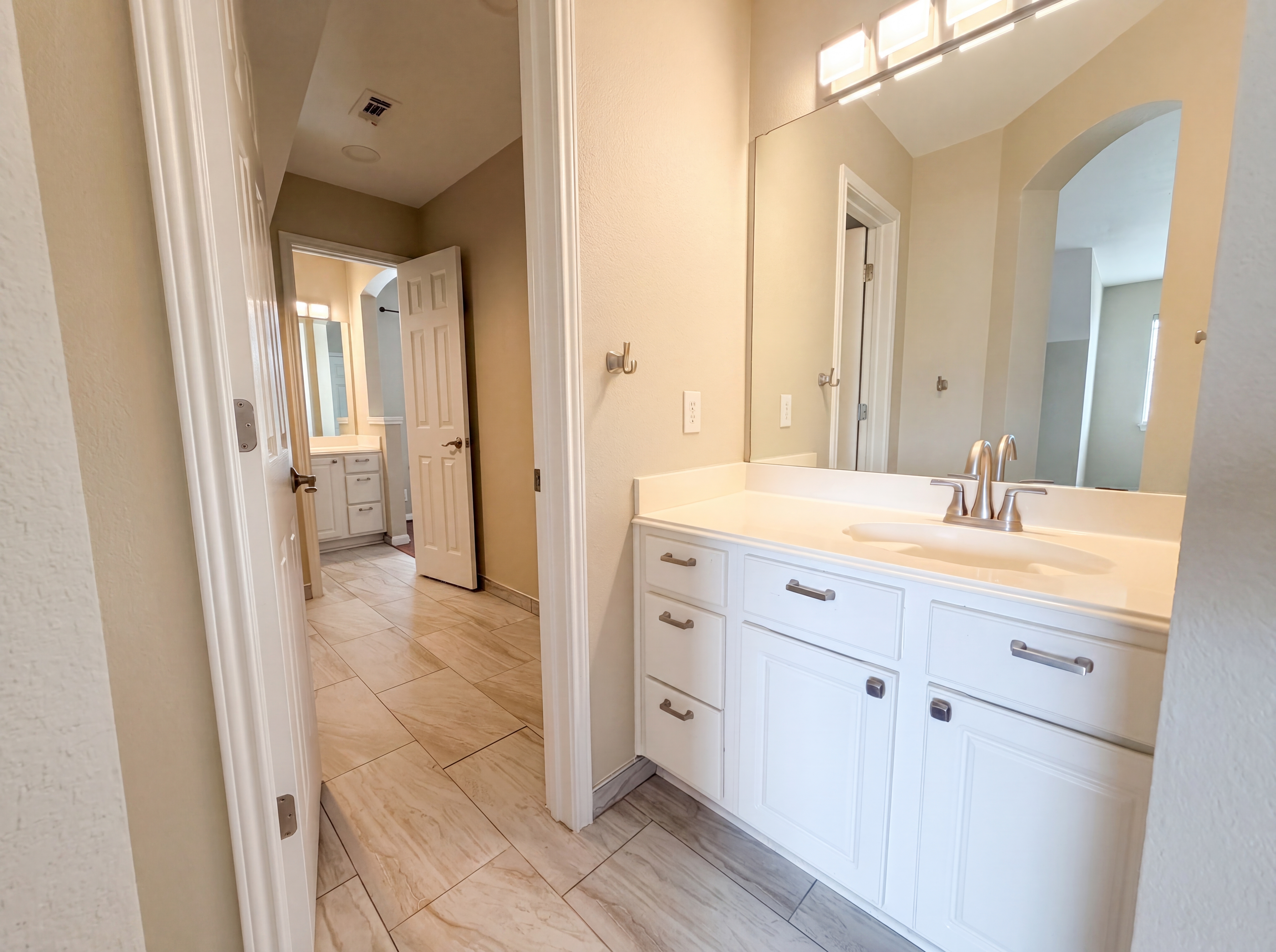 Photo 18 of 23 of 13419 Star Heights Dr, San Antonio, TX
