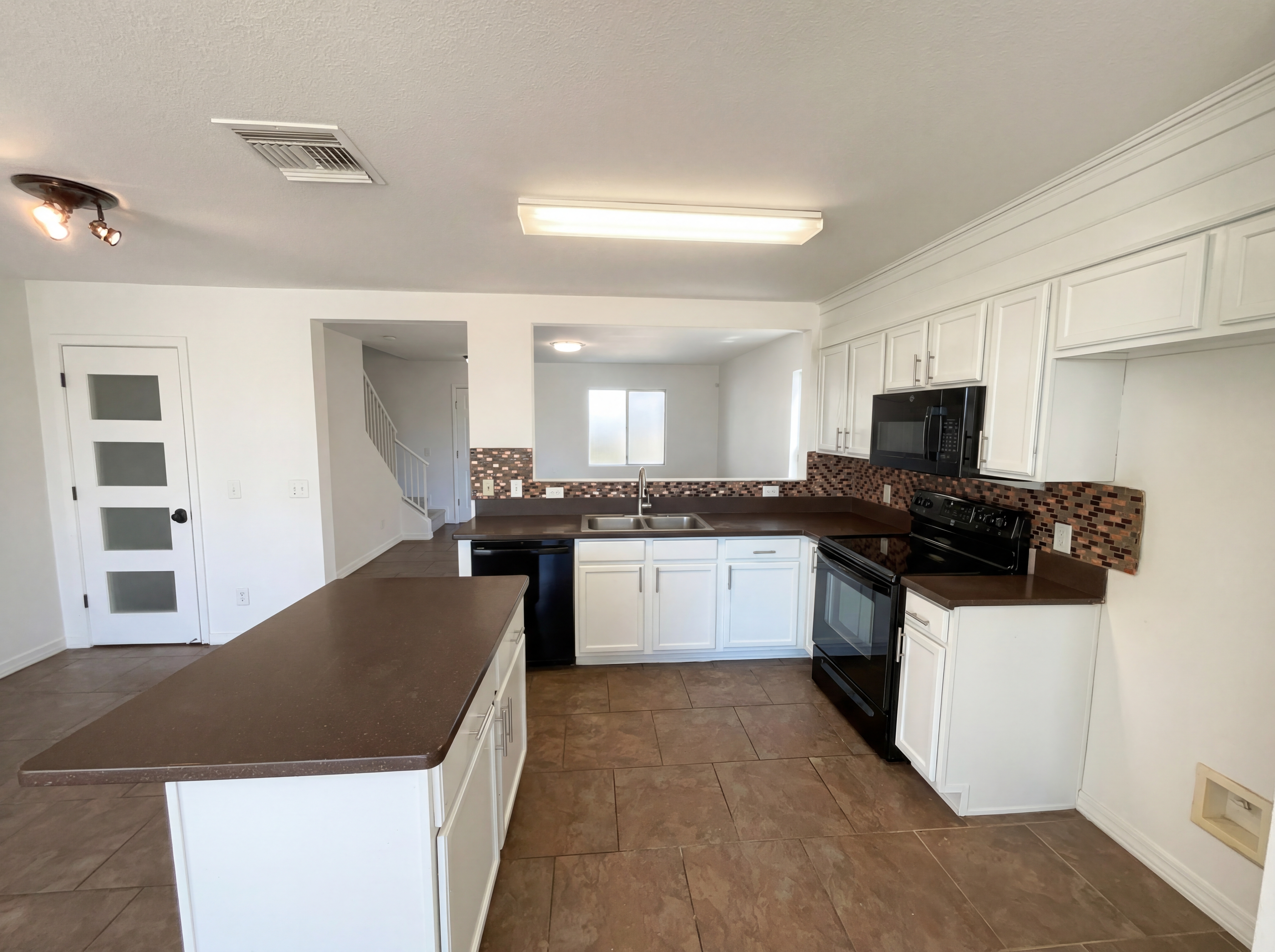 Photo 9 of 23 of 351 W Hammerhead Way, Tucson, AZ
