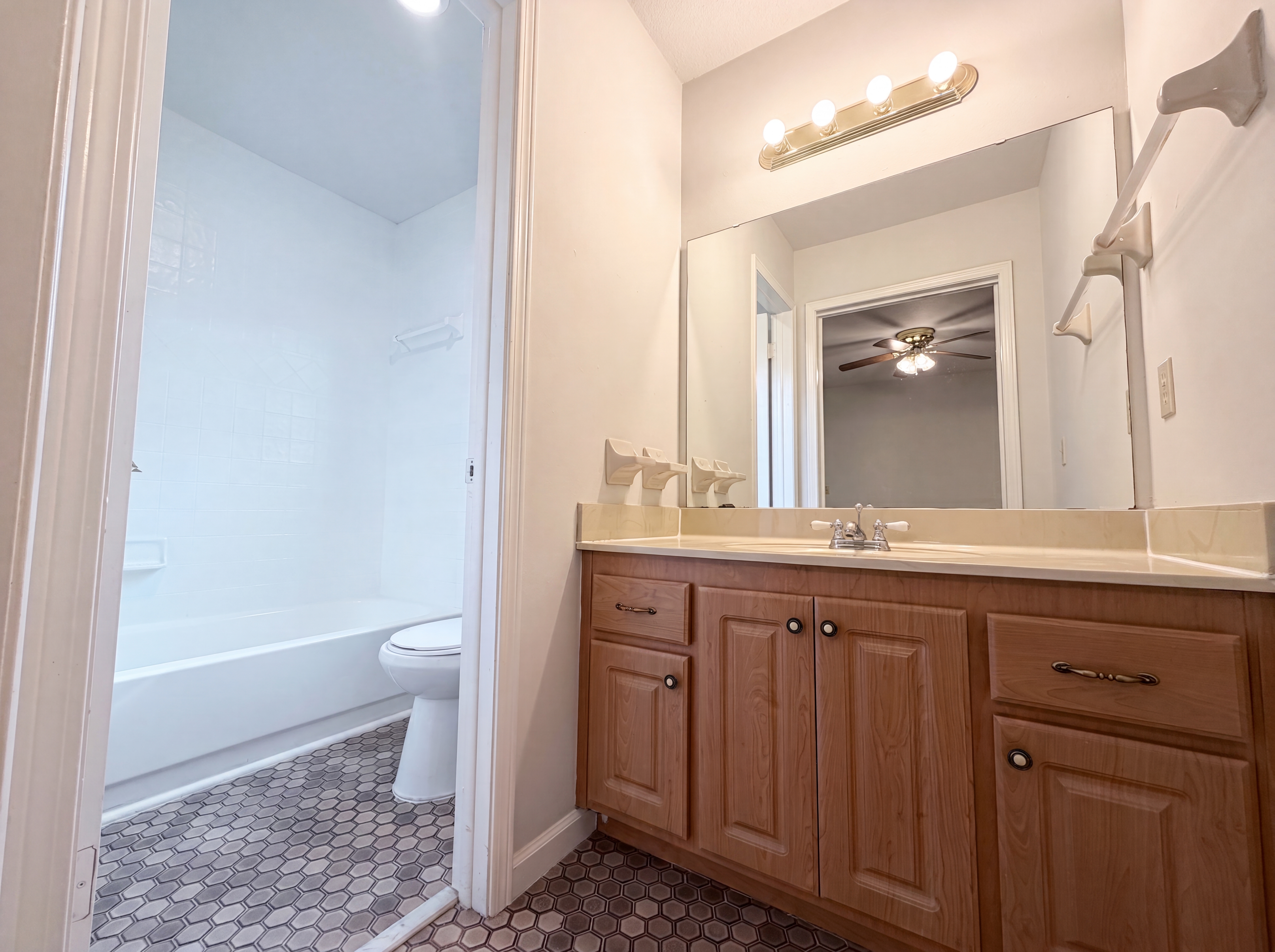 Photo 6 of 17 of 2441 Longwood St, Orange Park, FL
