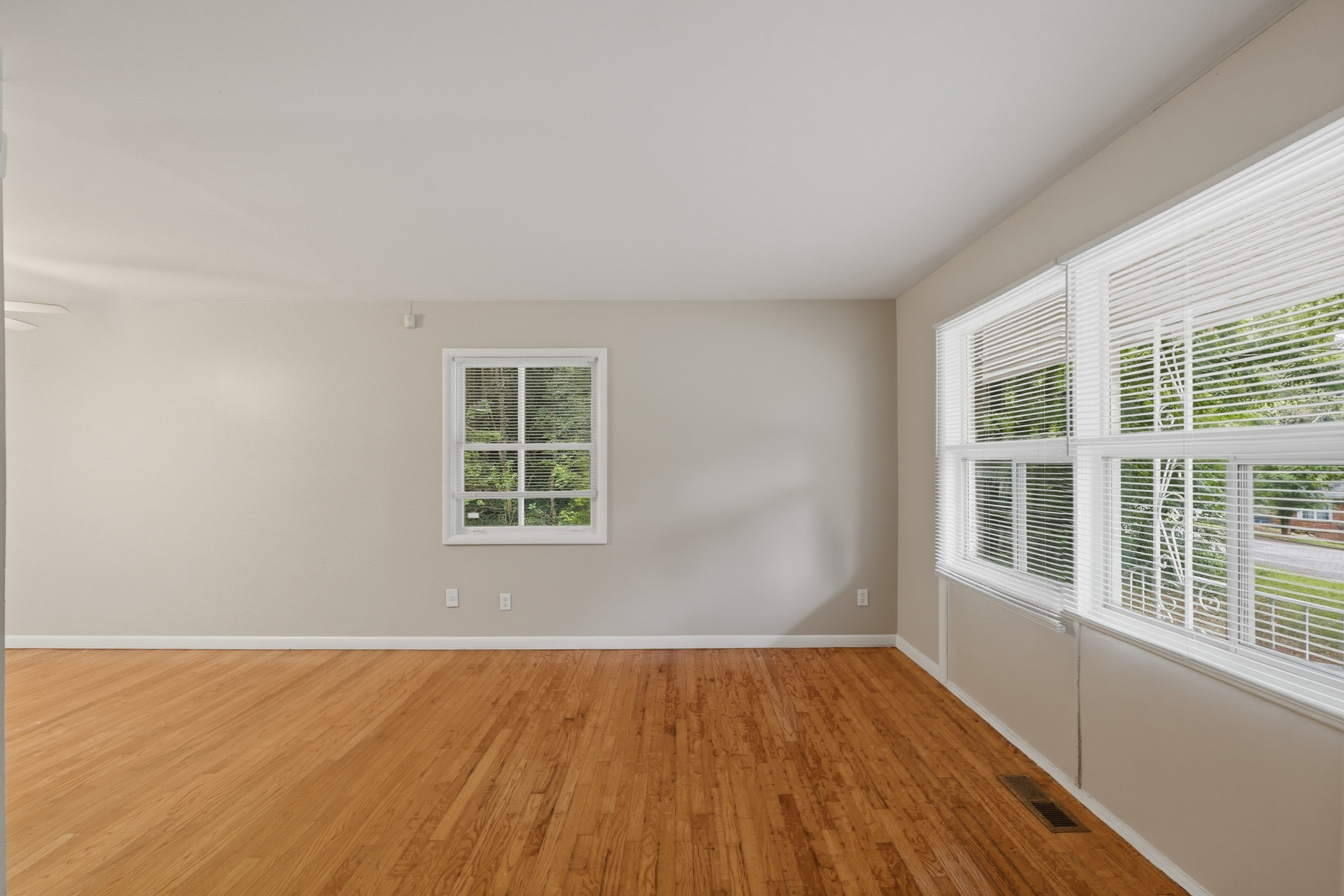 Photo 5 of 28 of 2319 Collier Dr, Decatur, GA