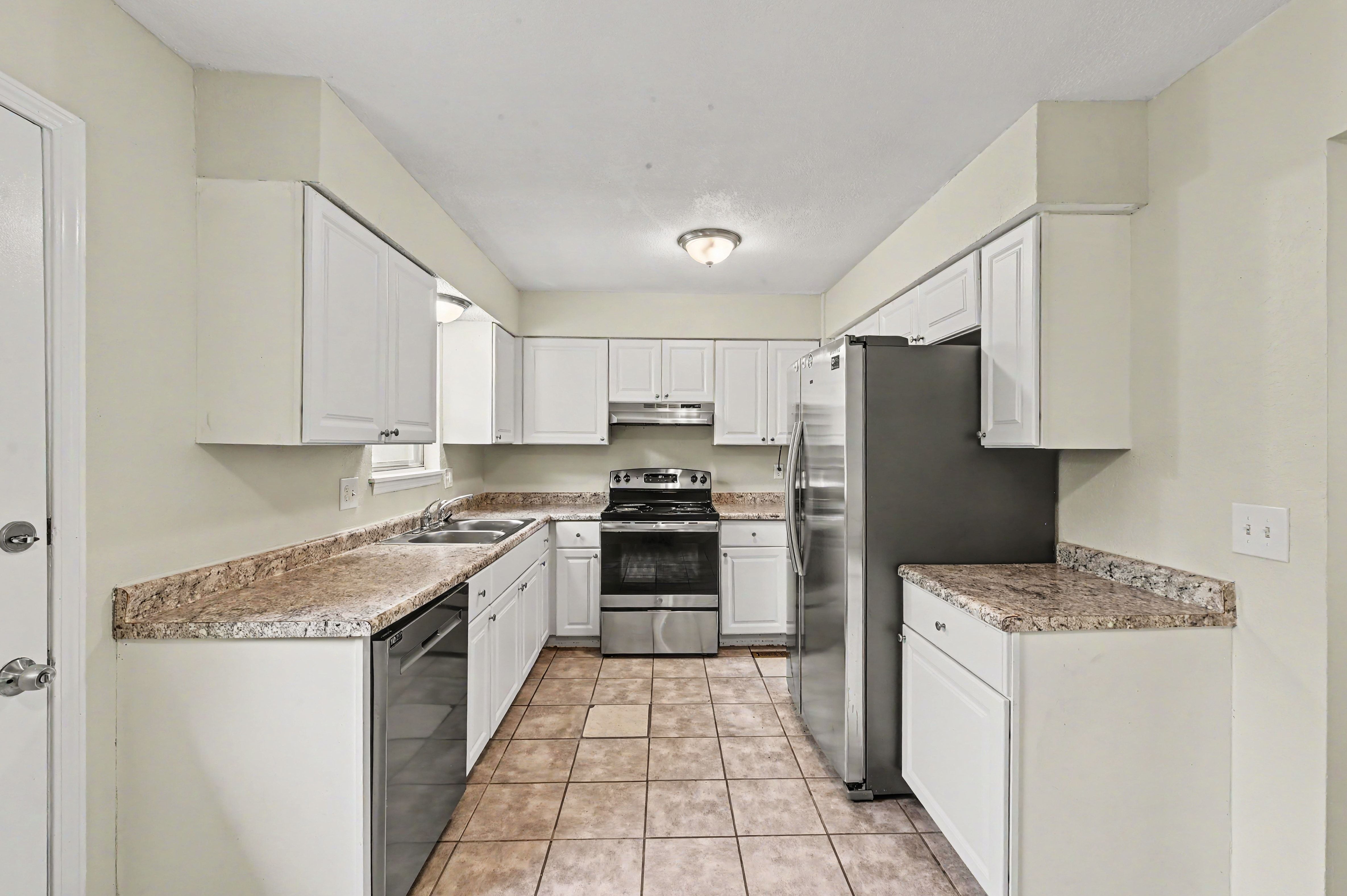 Photo 2 of 20 of 613 W Hulett St, Edgerton, KS