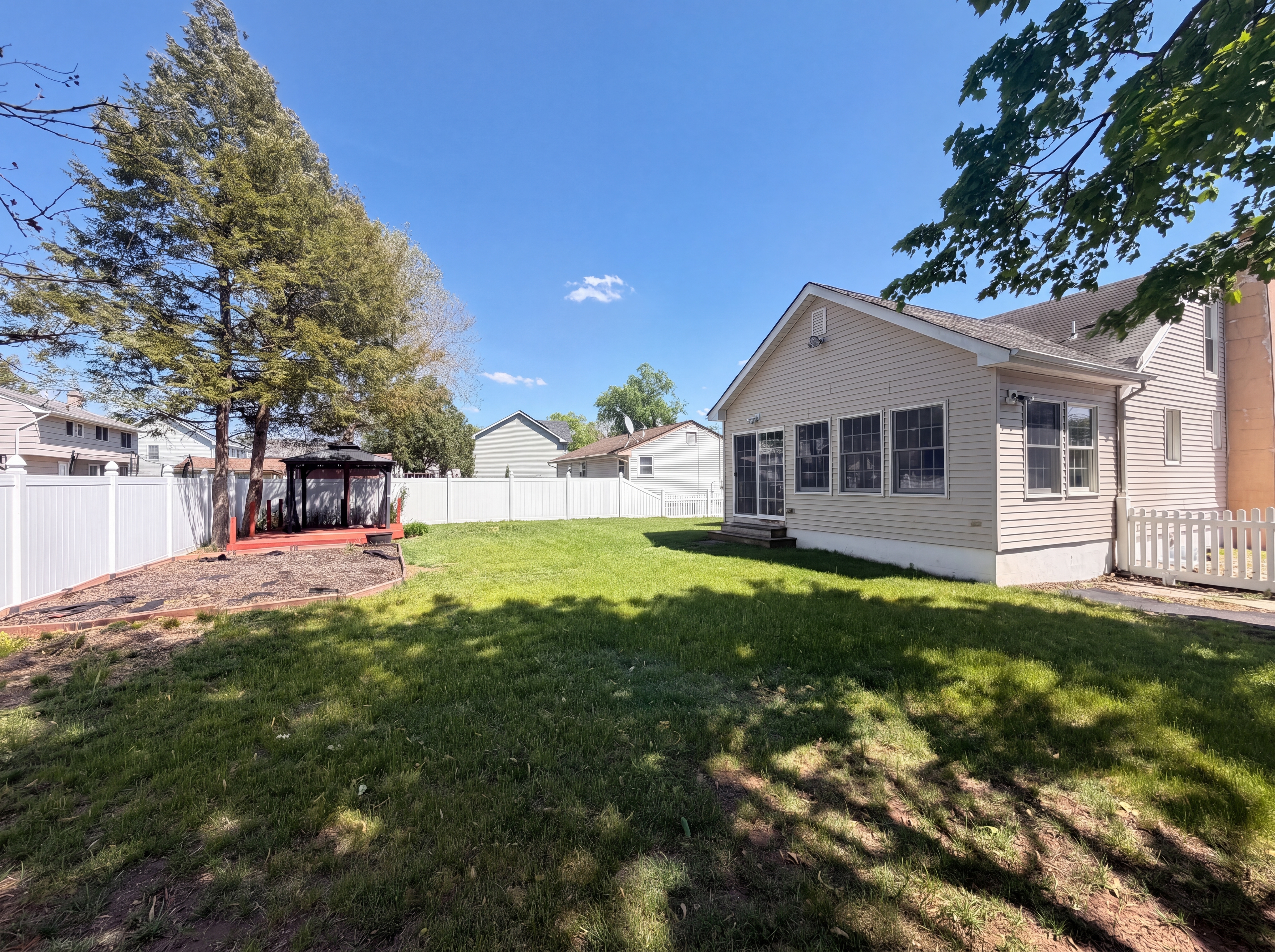 Photo 20 of 26 of 1760 Cedarwood Dr, Piscataway, NJ