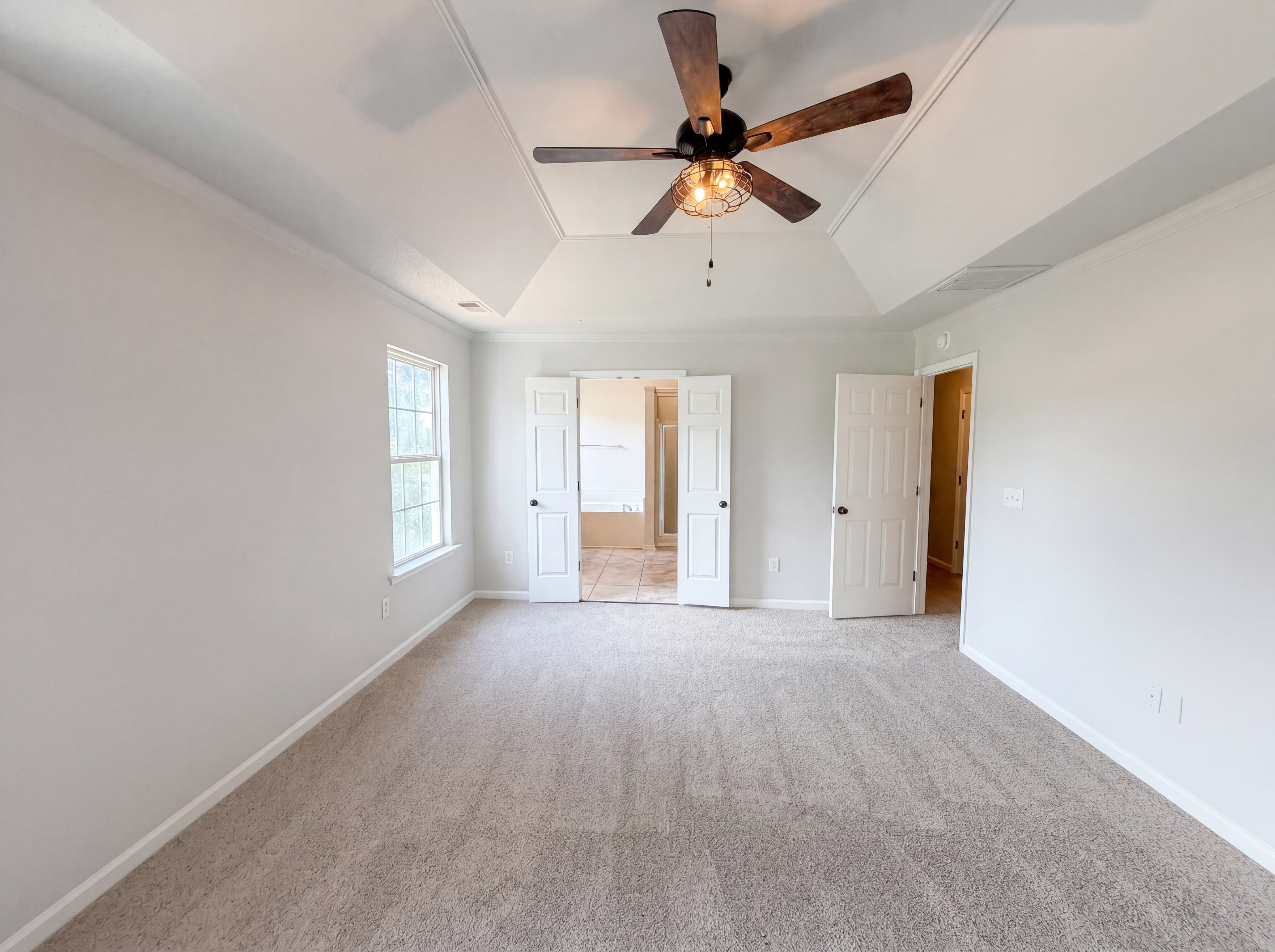 Photo 11 of 26 of 9 Bluff Ridge Ct, Greenville, SC
