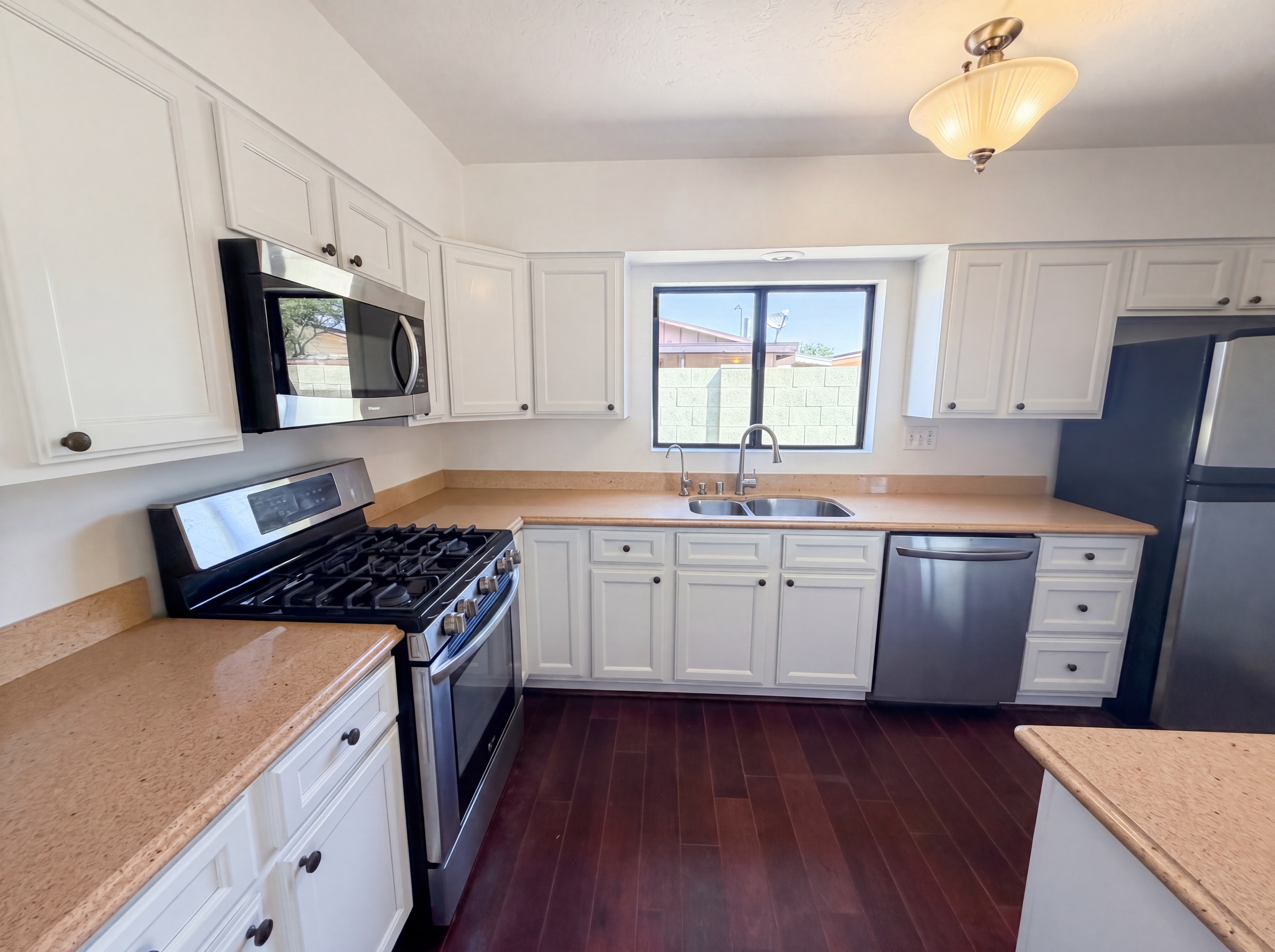 Photo 8 of 25 of 2326 W Paradise Dr, Phoenix, AZ