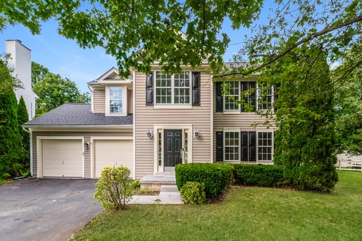 Photo 1 of 23 of 17292 Magic Mountain Dr, Round Hill, VA