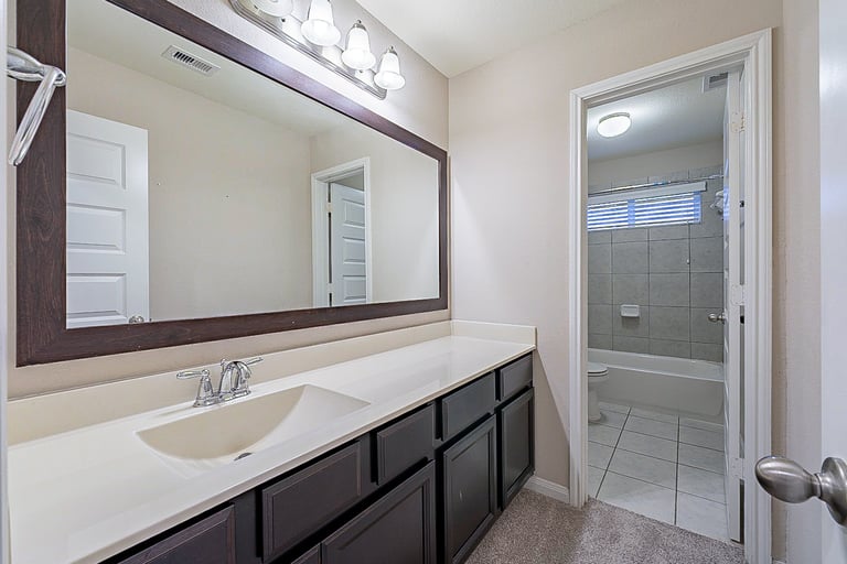 Photo 29 of 34 - 2208 Hannah Creek Ct, Houston, TX 77089