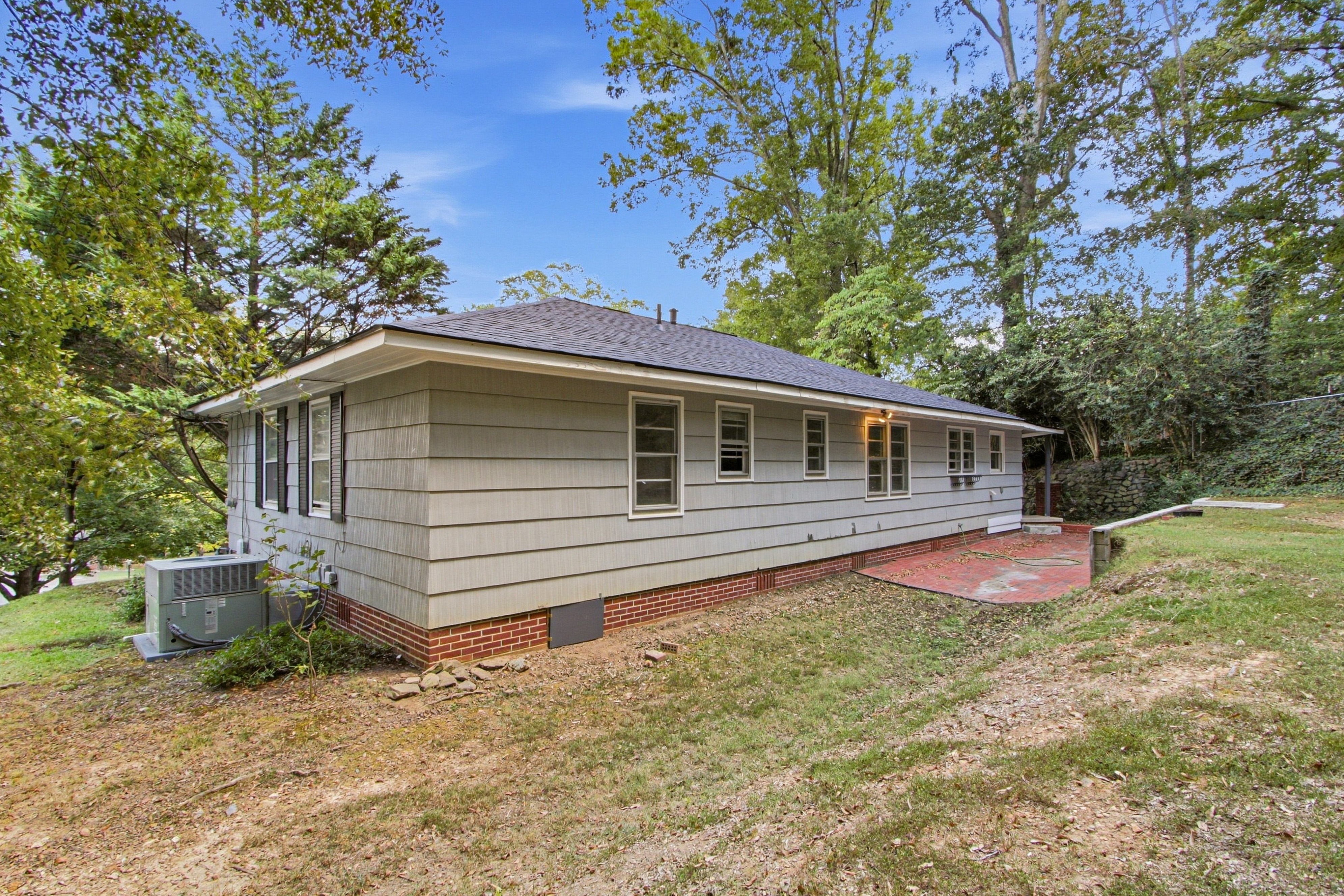 Photo 5 of 18 of 217 Victory Dr, Calhoun, GA