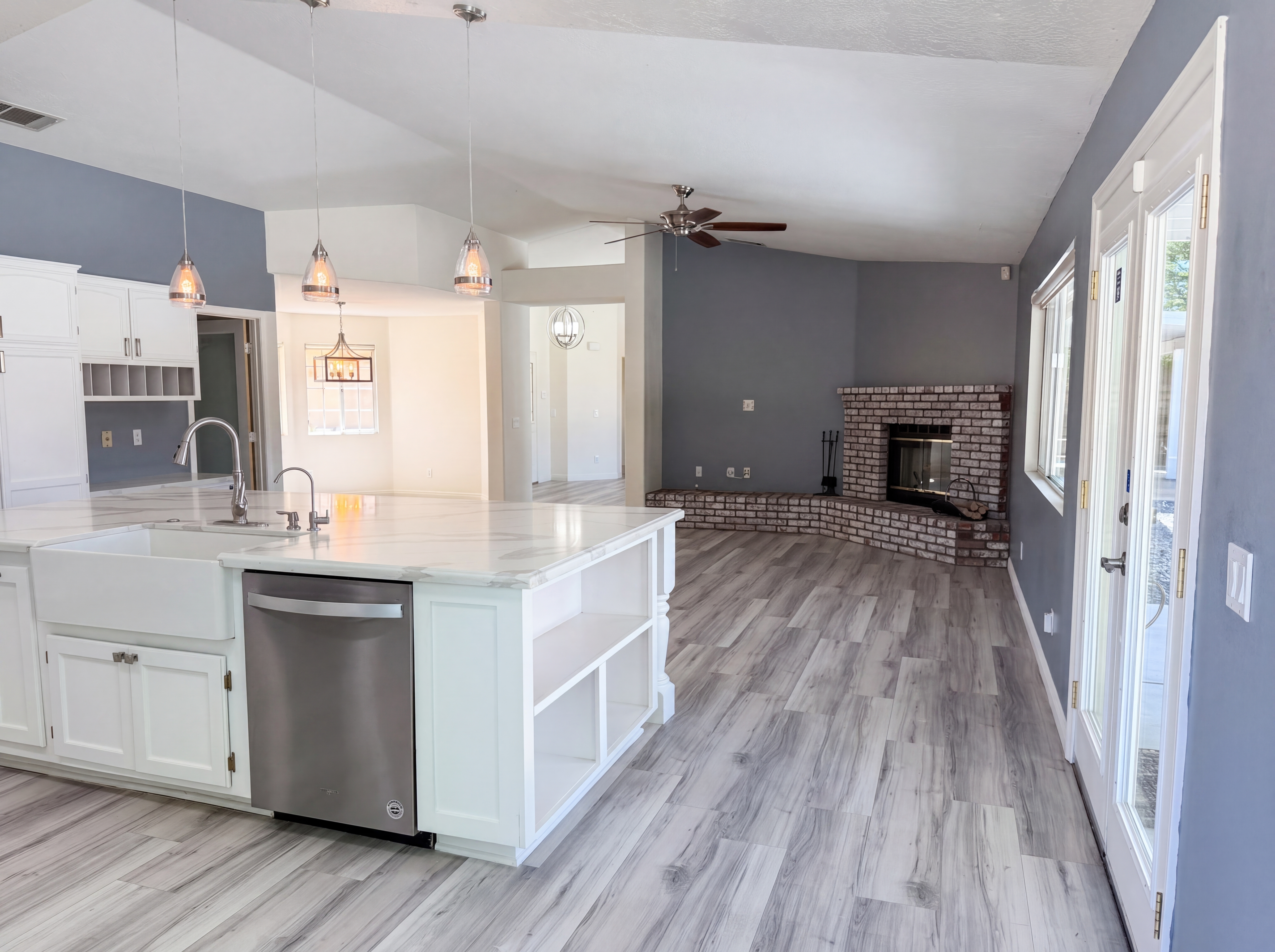 Photo 10 of 28 of 15358 Lookout Rd, Apple Valley, CA