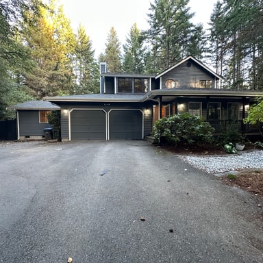 Property photo 1 of 7423 Ebbert Dr SE