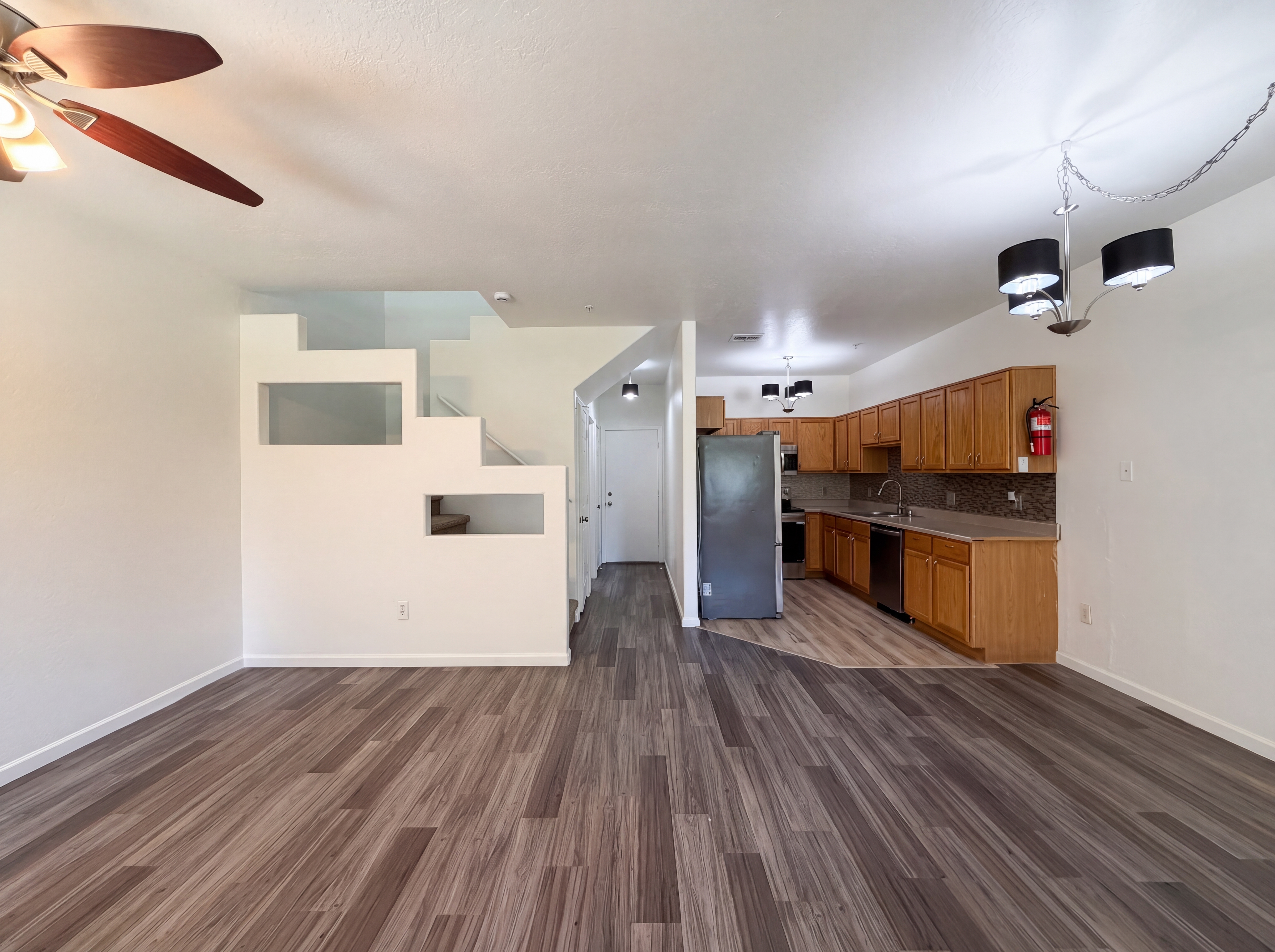 Photo 3 of 22 of 1718 W Colter St, Phoenix, AZ
