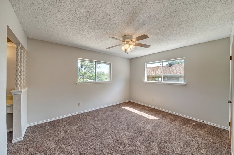 Photo 16 of 29 - 429 Kathy Dr, Desoto, TX 75115
