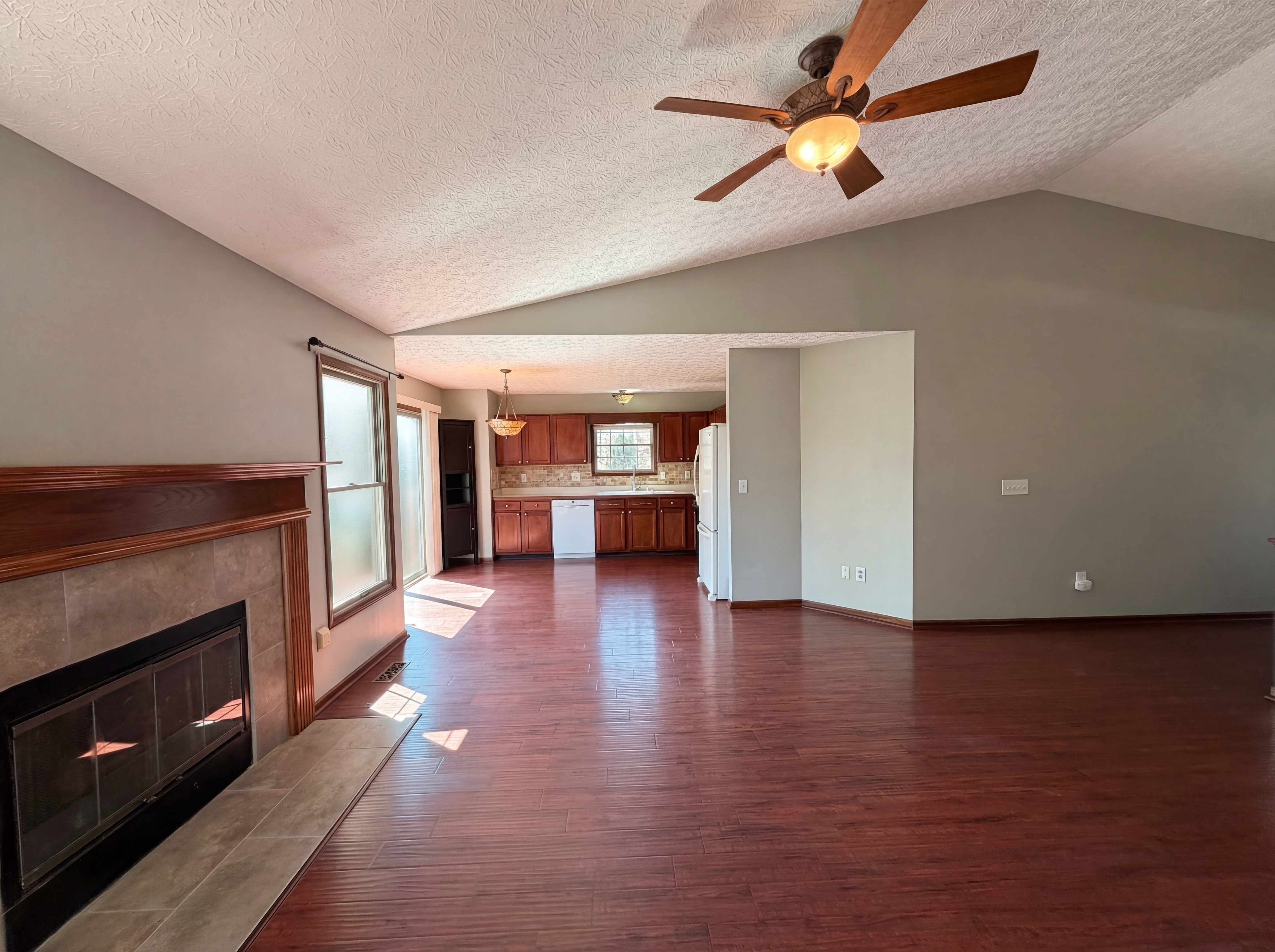 Photo 13 of 25 of 3373 Brook Spring Dr, Grove City, OH