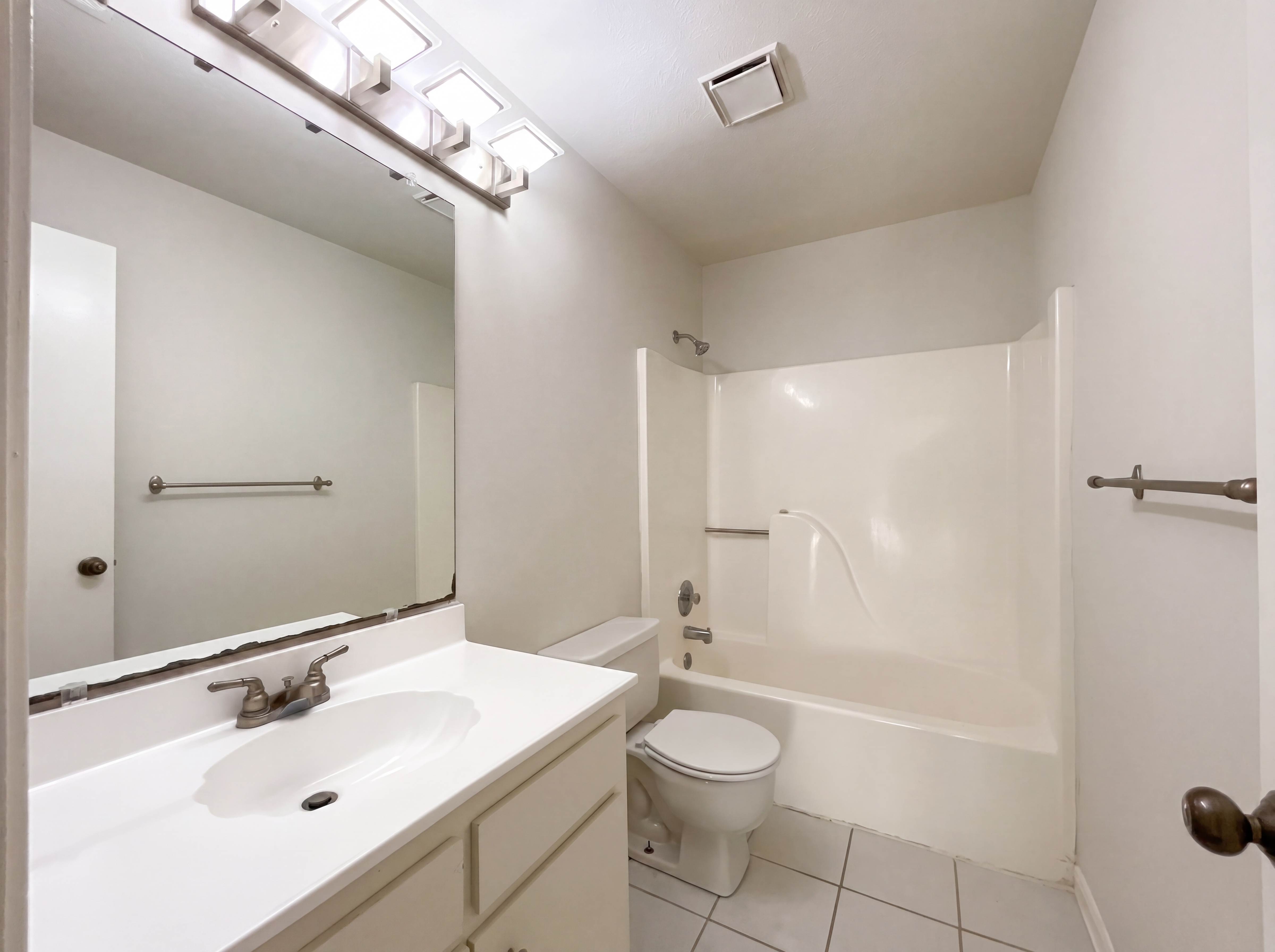 Photo 15 of 16 of 410 E Little Oak Ct, Spring, TX