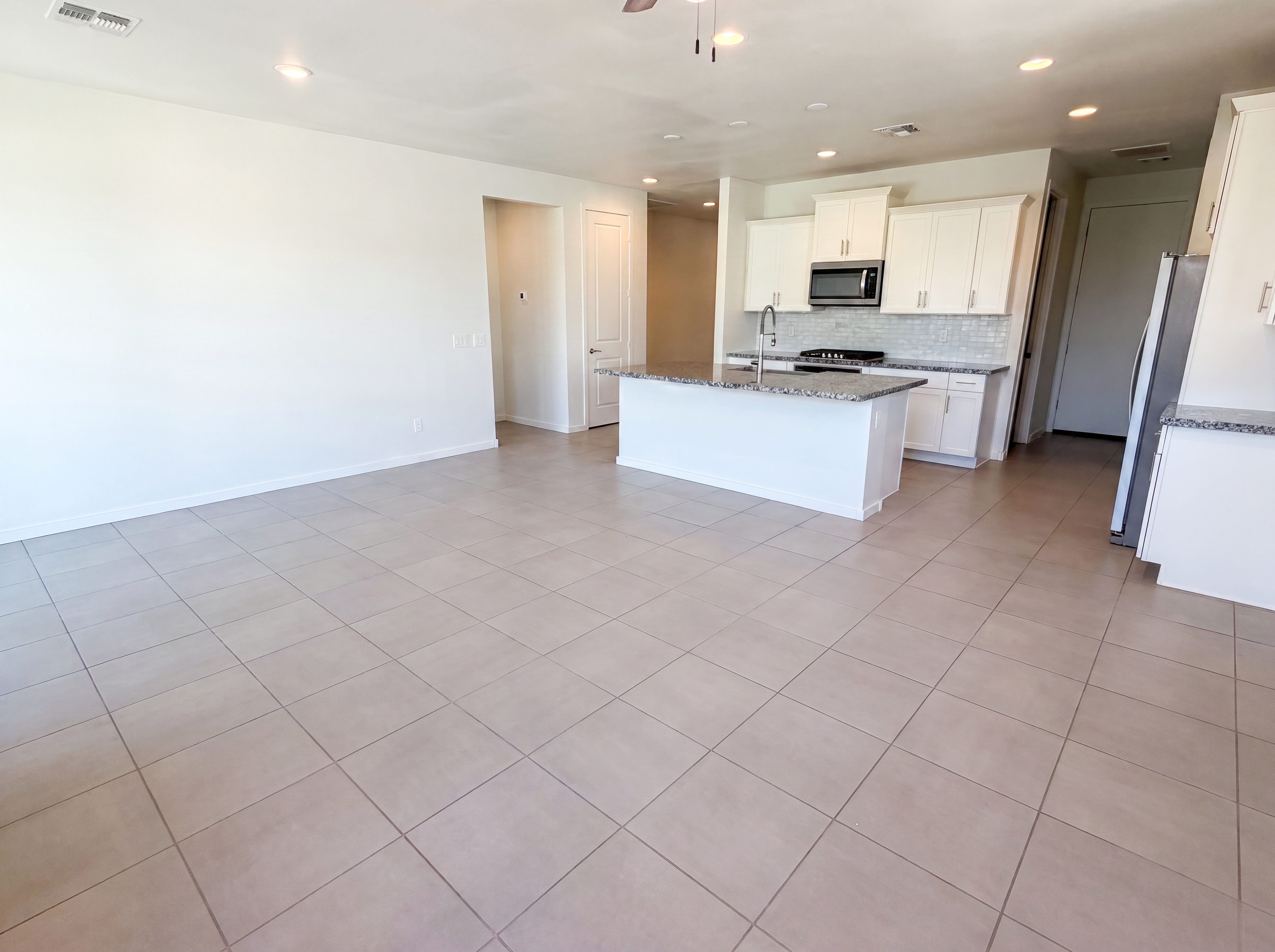 Photo 12 of 25 of 17722 W Pinnacle Vista Dr, Surprise, AZ