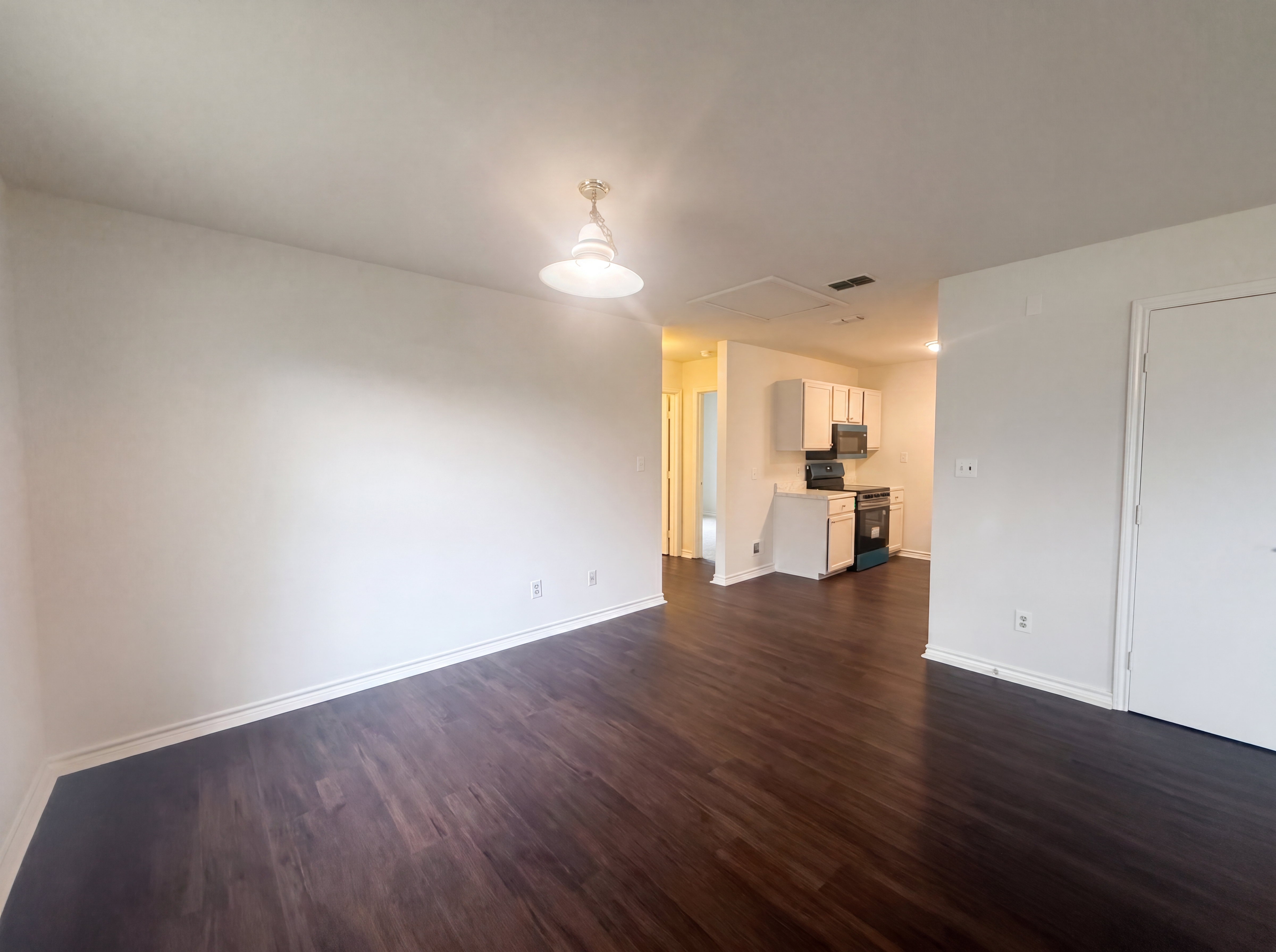 Photo 6 of 15 of 721 Roosevelt Dr, Seguin, TX