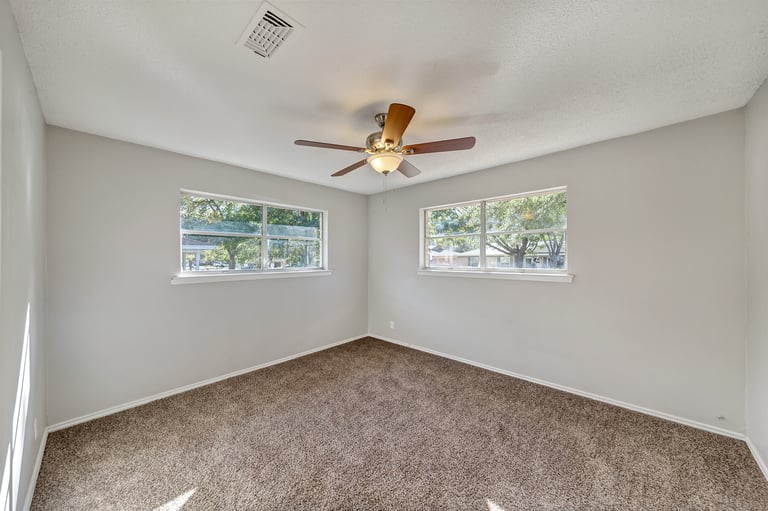 Photo 19 of 25 - 828 Livingston Dr, Hurst, TX 76053