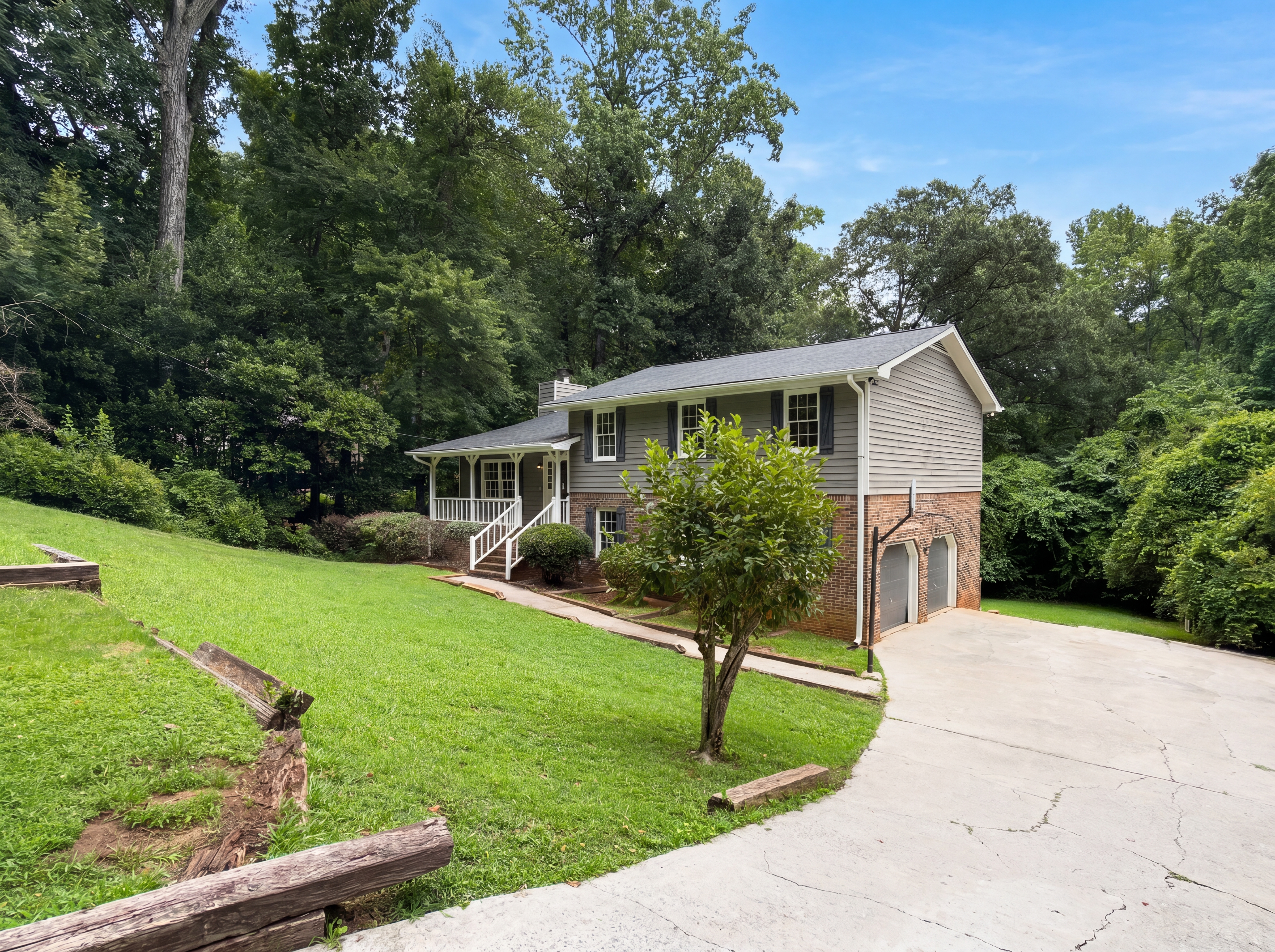 Photo 25 of 31 of 6486 Lynndale Ln, Morrow, GA