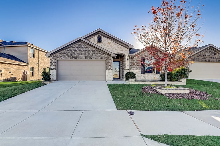 Photo 1 of 36 - 14541 Serrano Ridge Rd, Haslet, TX 76052