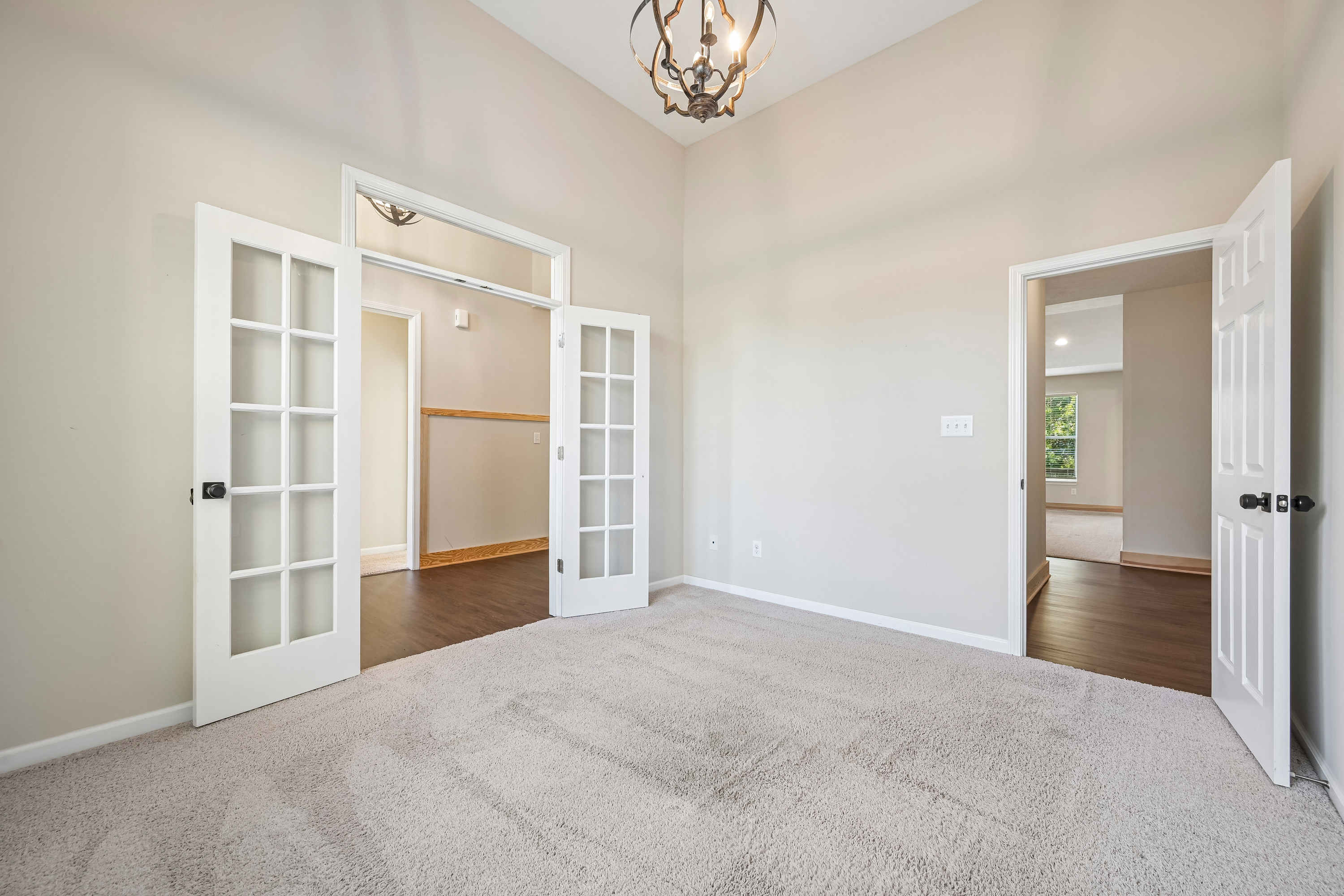 Photo 18 of 44 of 21323 Wharfdale Dr, Noblesville, IN