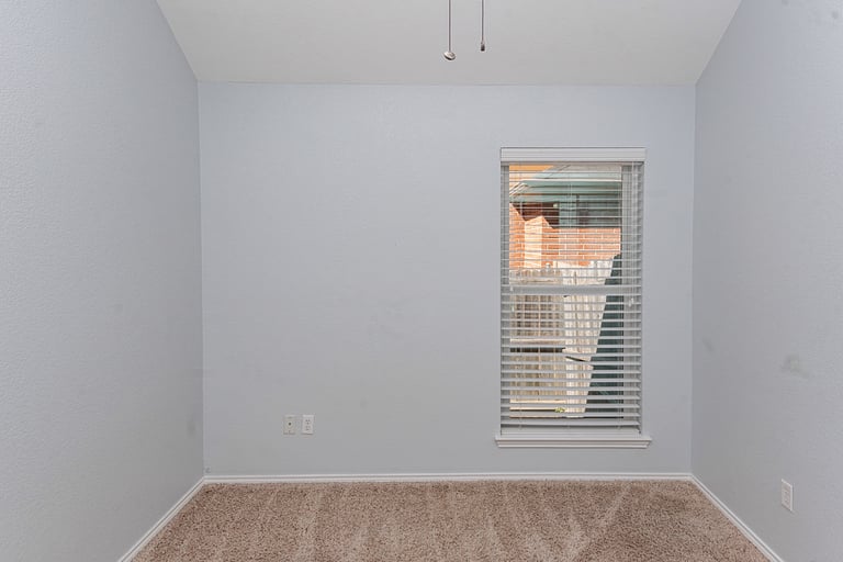Photo 12 of 20 - 6937 Windwood Trl, Fort Worth, TX 76132